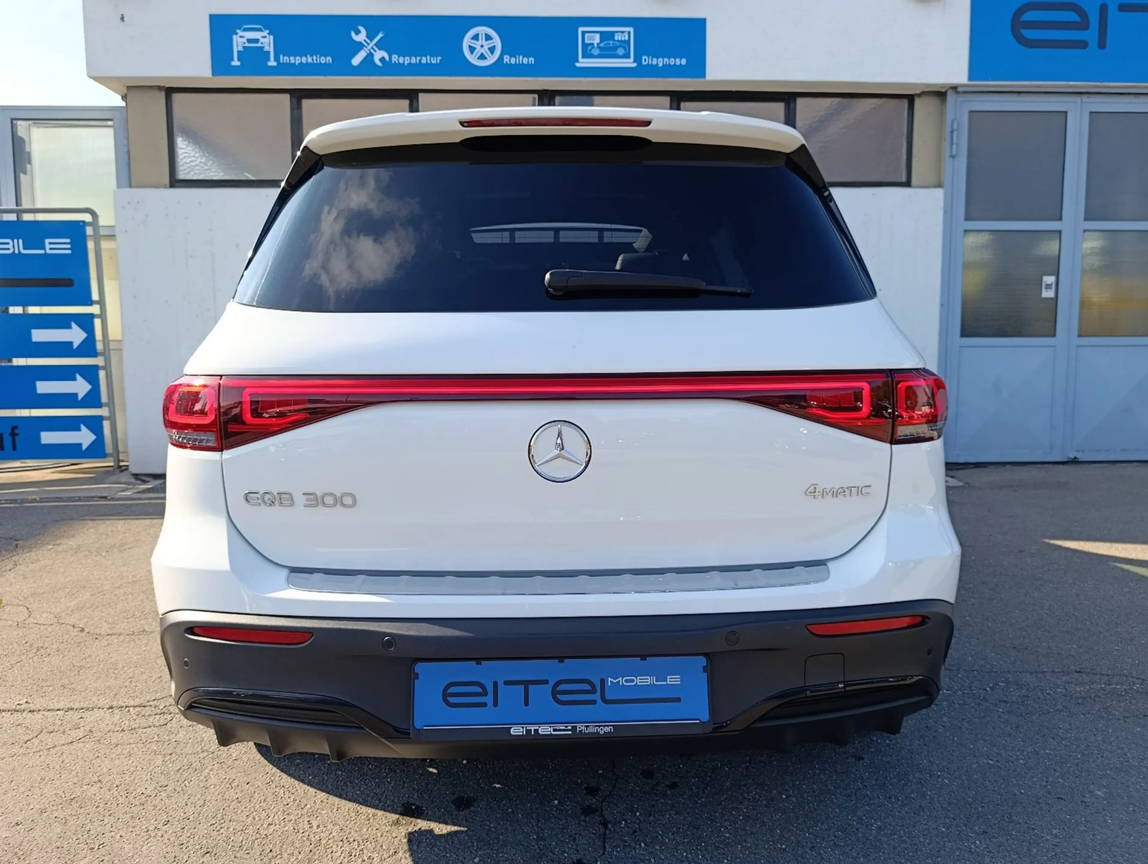 Mercedes-Benz EQB 300 4Matic AMG Panorama RFK 360° MBUX — photo 6