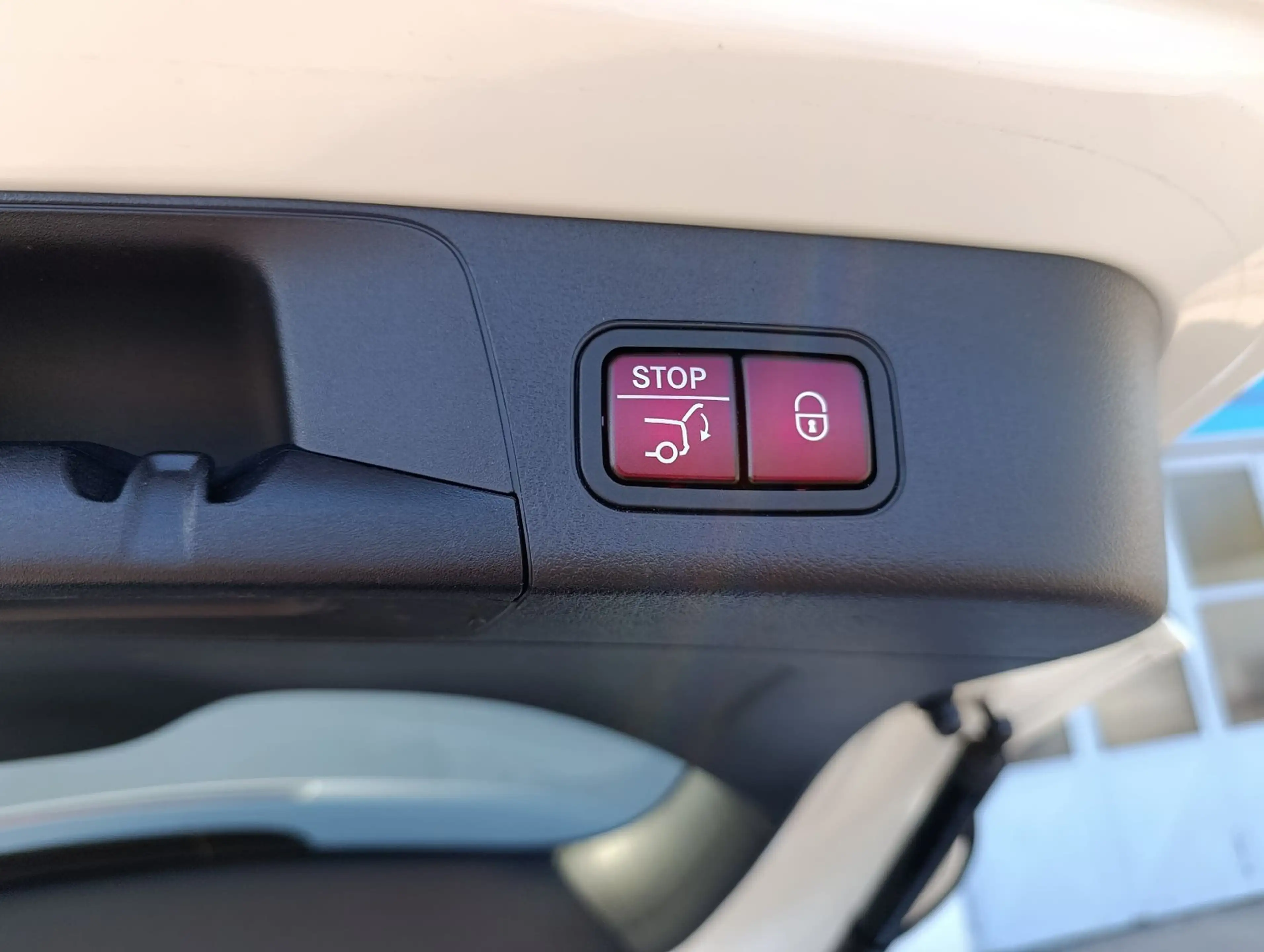 Mercedes-Benz EQB 300 4Matic AMG Panorama RFK 360° MBUX — photo 7