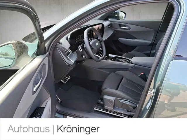Audi Q3 view 7