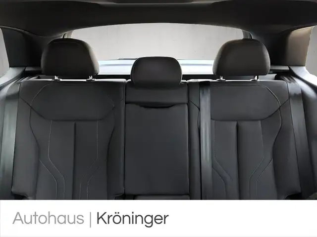 Audi Q3 view 10