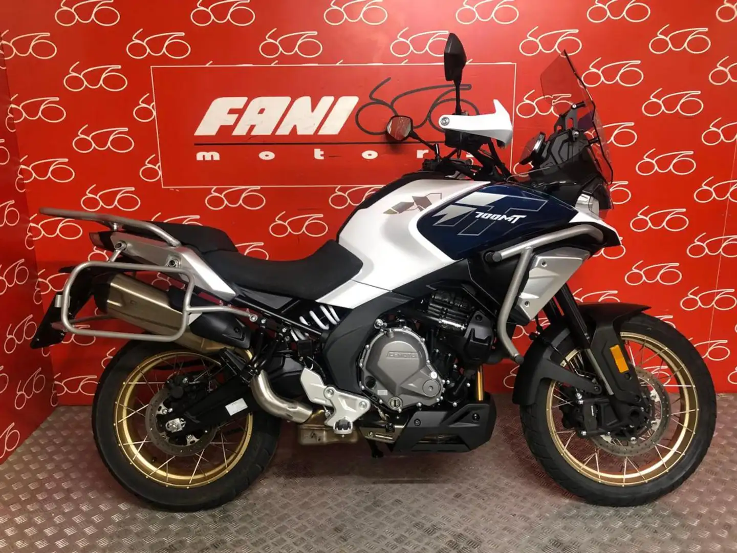 CFMOTO 700 MT Adventure Bianco - 1