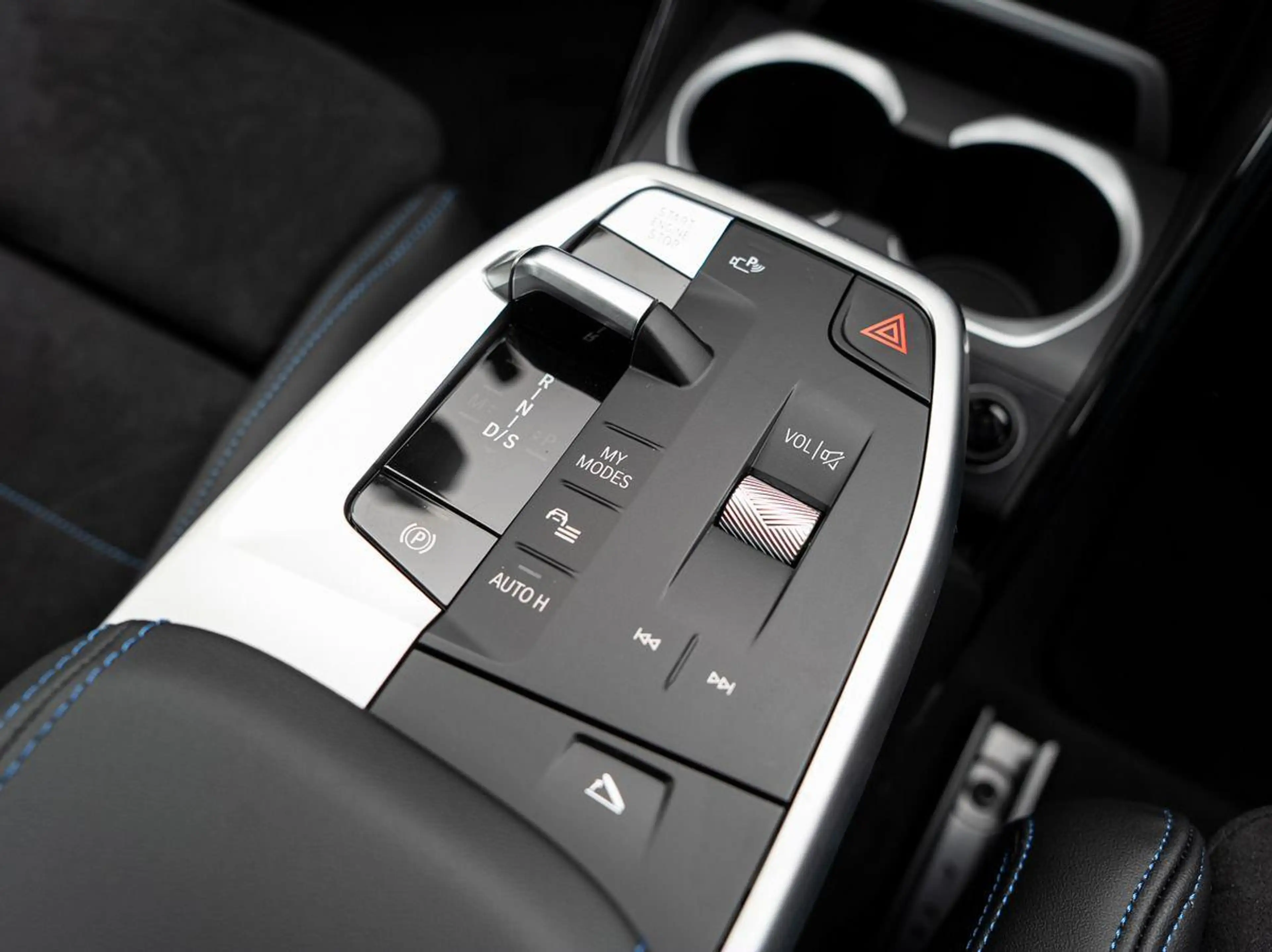 BMW X1 sDrive20d M-Sport 19 AHK aLED PANO KoZg SpPak — photo 14
