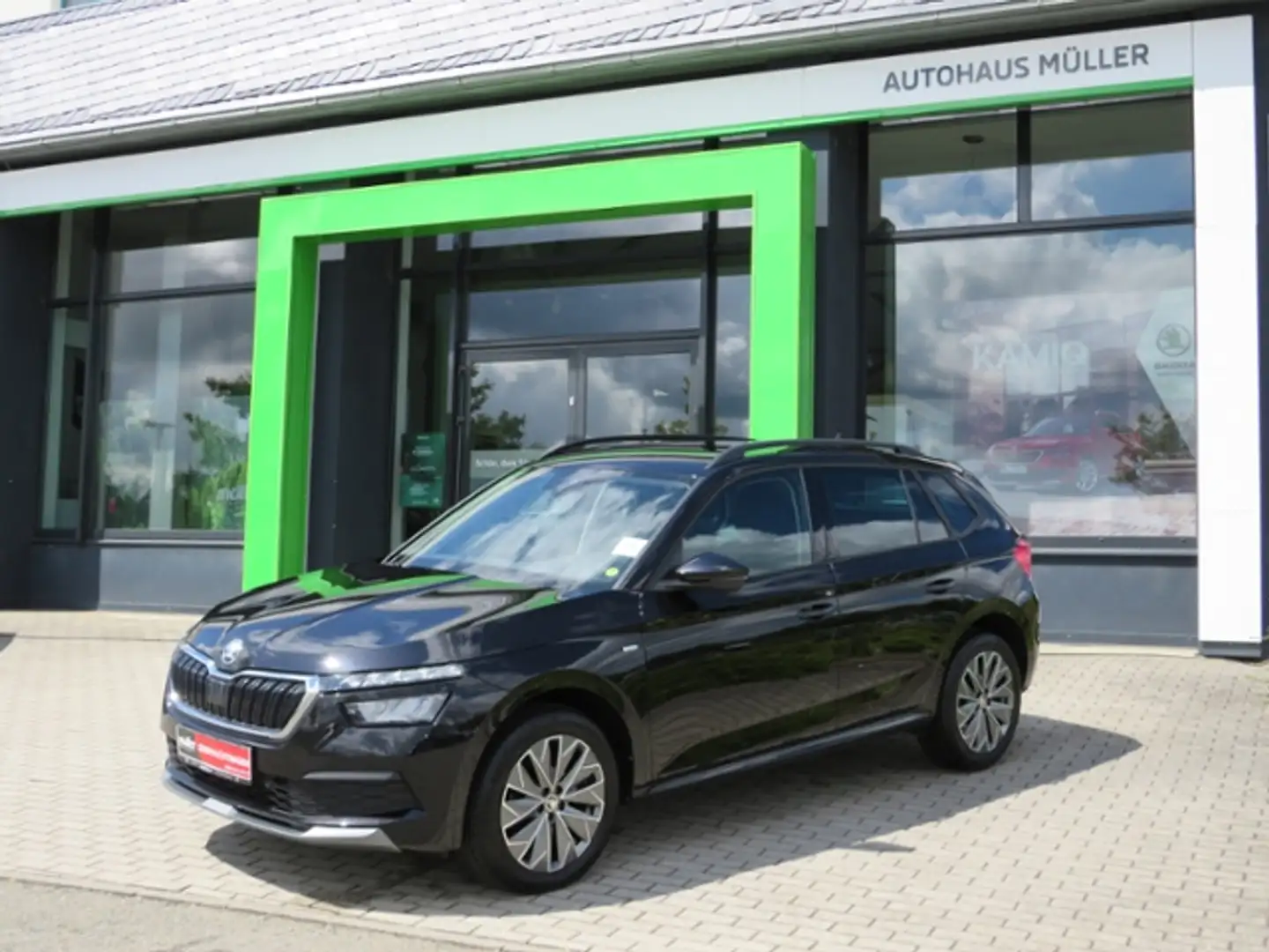 Skoda Kamiq Tour 1.0TSi 81kW RFK beh. LR Negro - 2