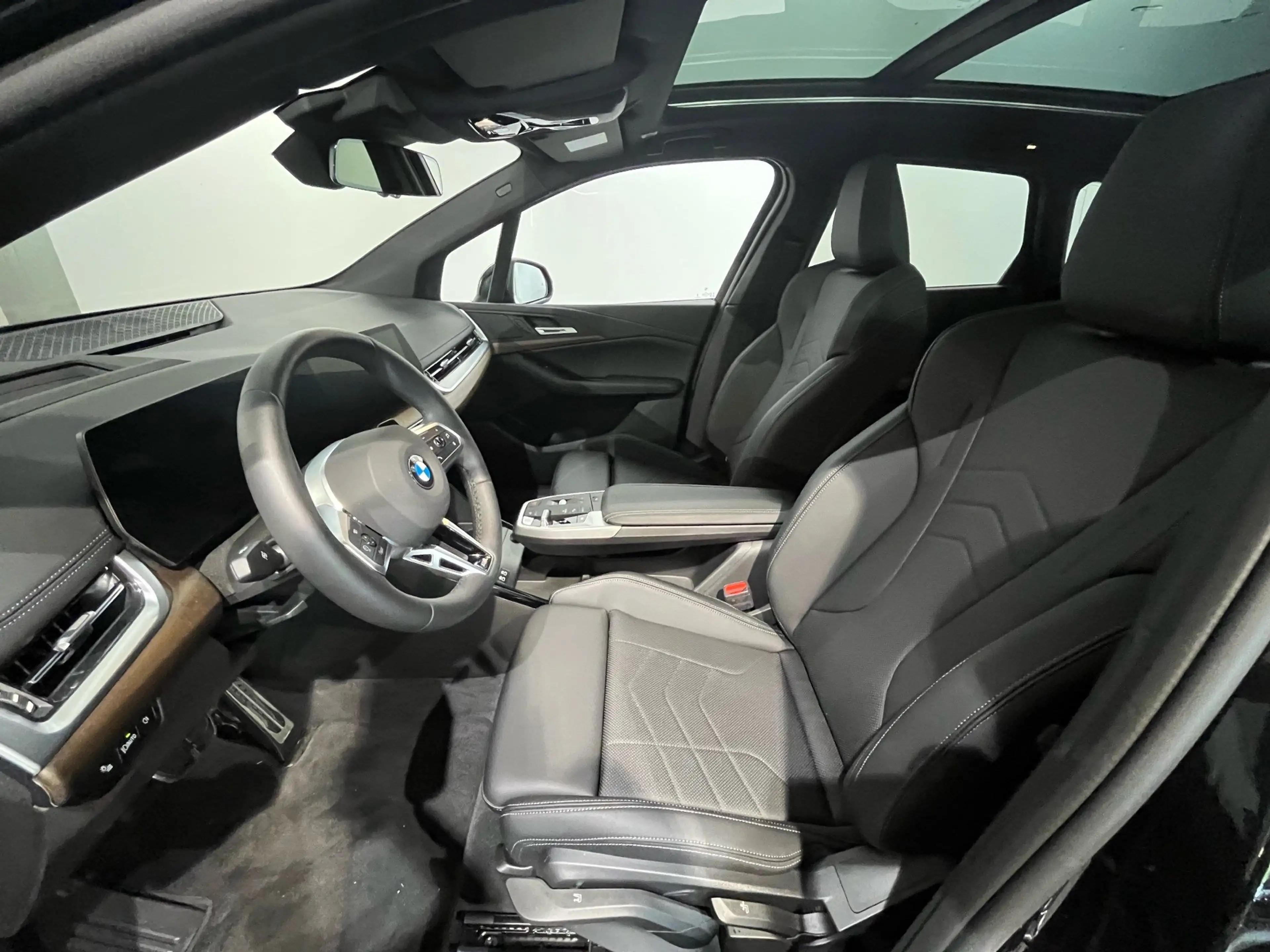 BMW 223 i XDRIVE — photo 9