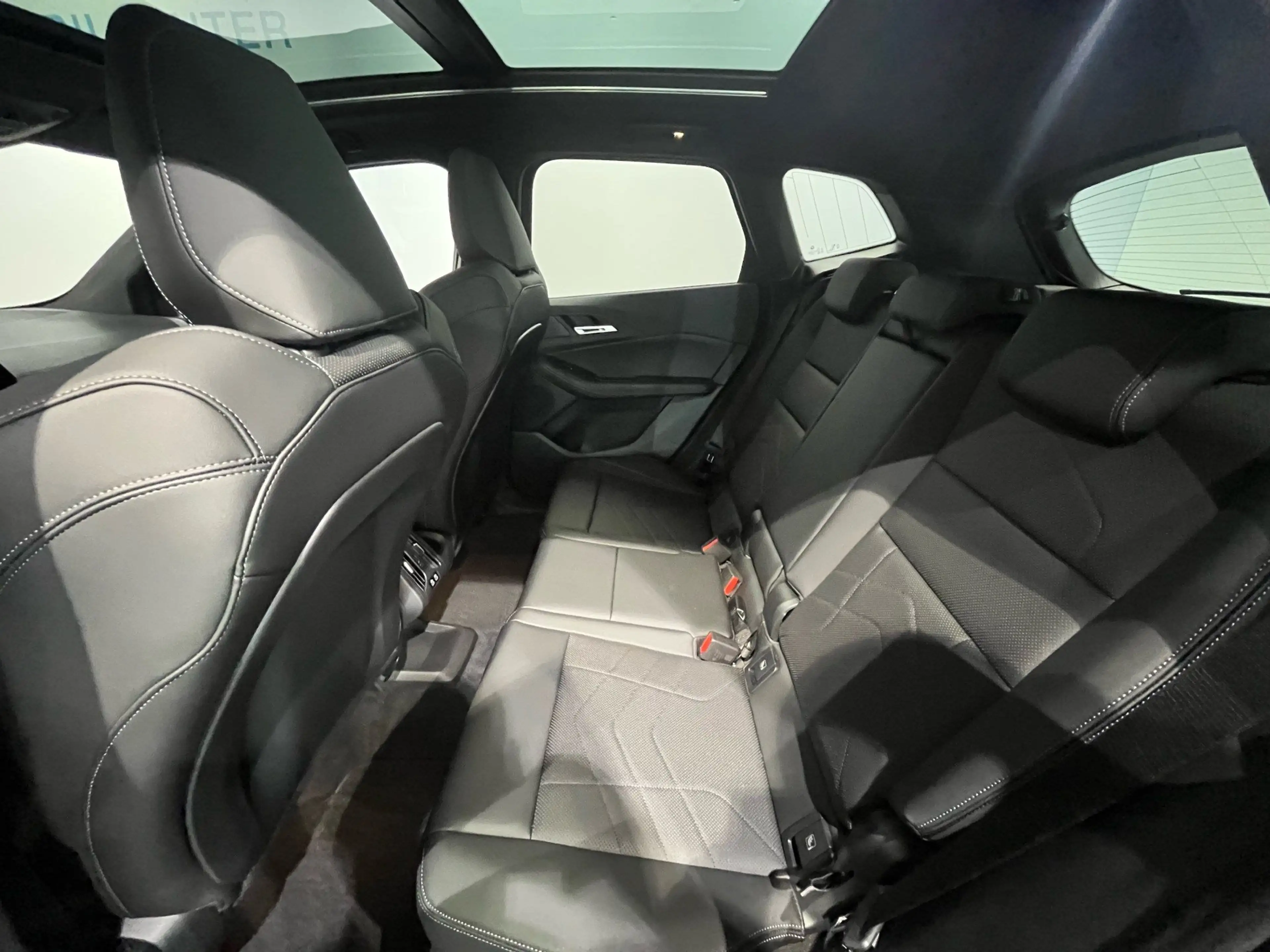 BMW 223 i XDRIVE — photo 11