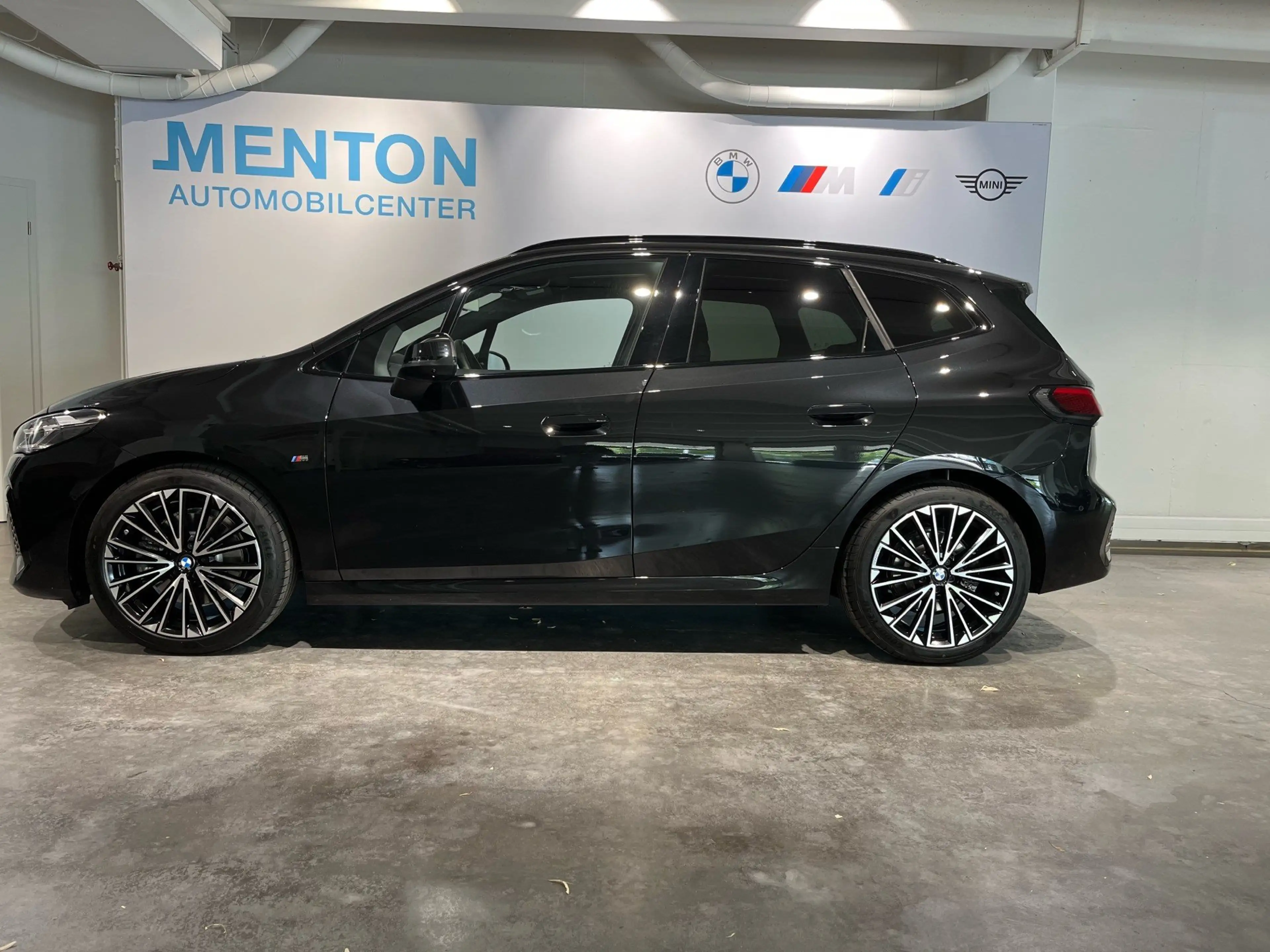BMW 223 i XDRIVE — photo 2