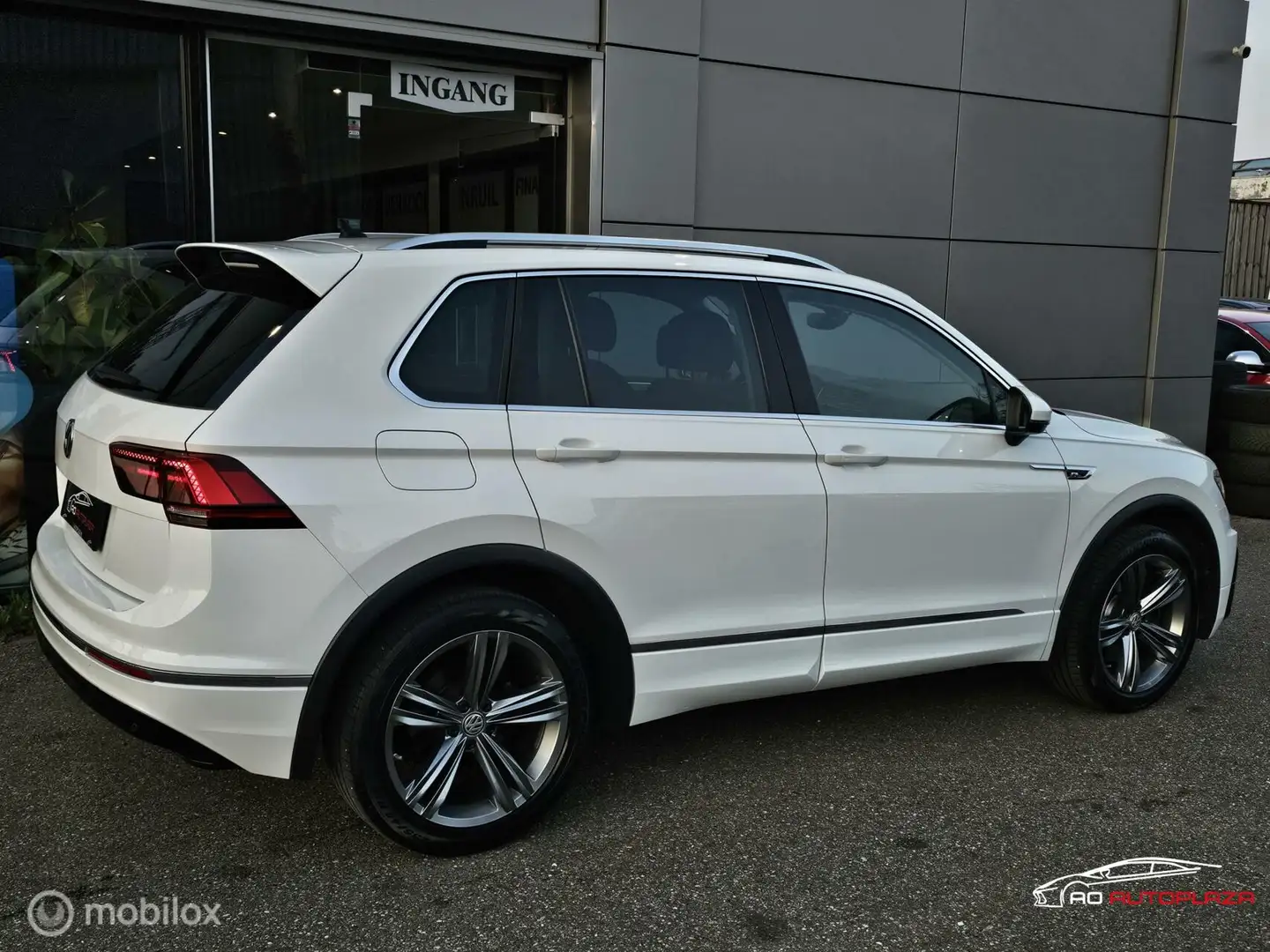 Volkswagen Tiguan 2.0 TSI 4Motion R-line Panorama/Dynaudio/Keyless Wit - 2