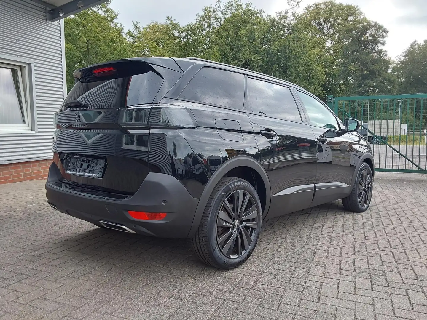 Peugeot 5008 1.2 PureTech 130 GT APP/LED/SHZ/PDC/KAM/NAV 96 ... Schwarz - 2