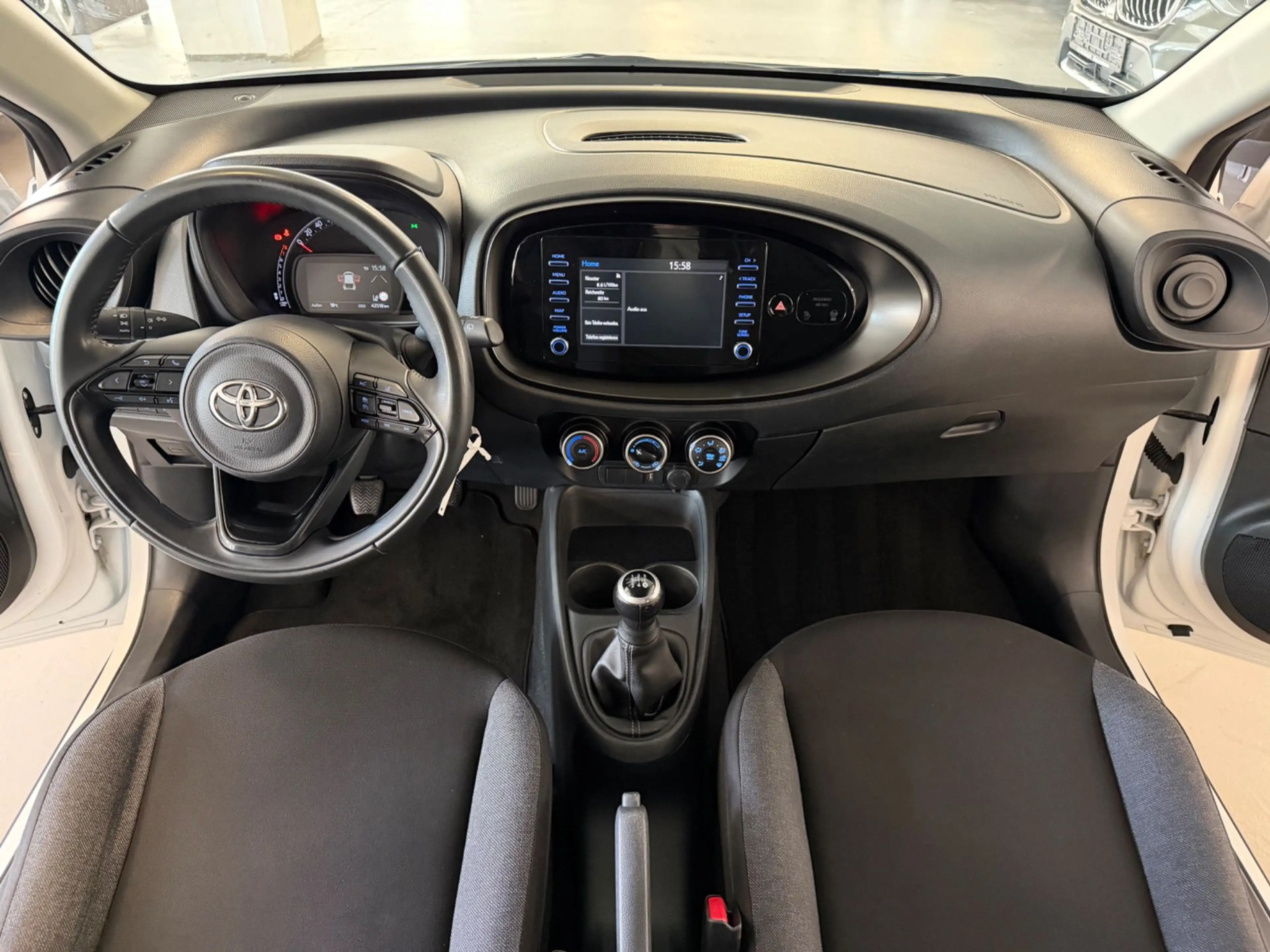 Toyota Aygo X Play CAM/SPUR/APPPLE CAR PLAY/MULTI — photo 10