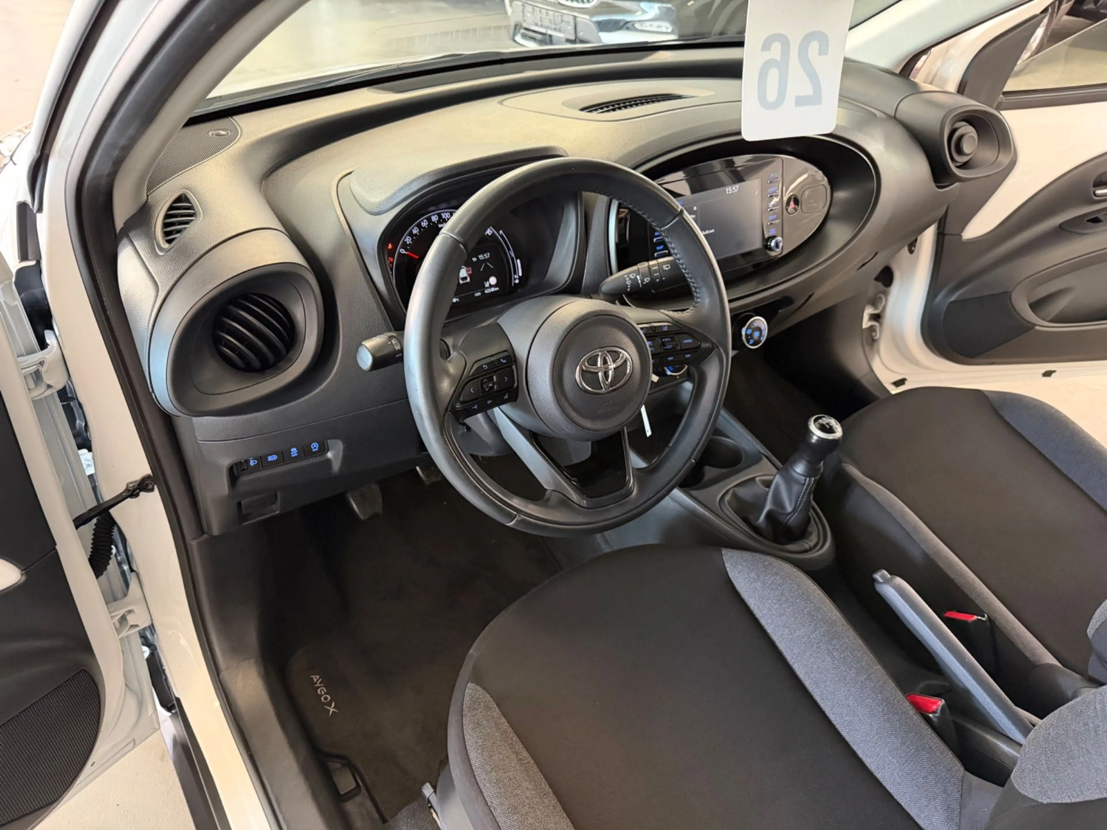 Toyota Aygo X Play CAM/SPUR/APPPLE CAR PLAY/MULTI — photo 13