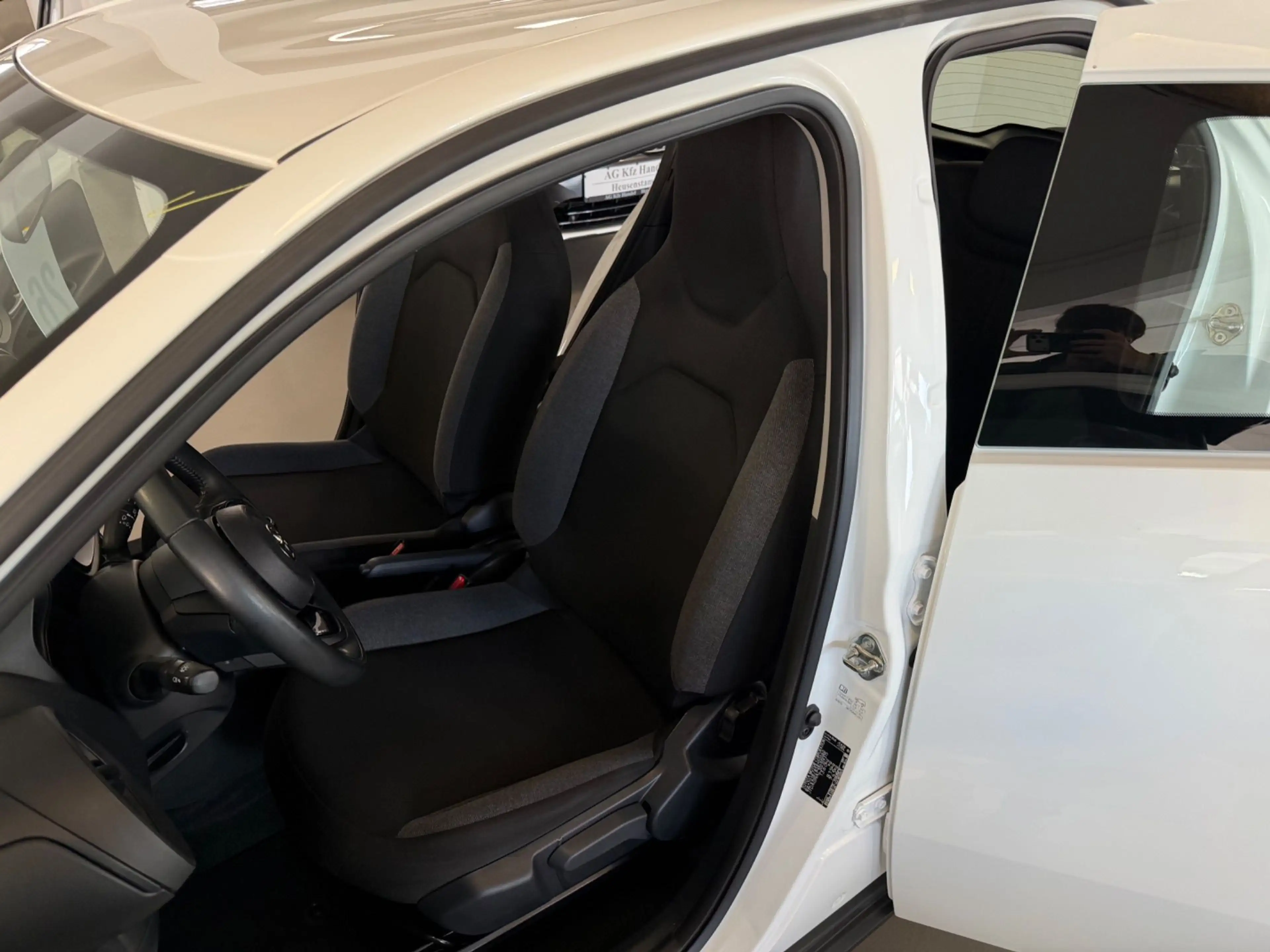 Toyota Aygo X Play CAM/SPUR/APPPLE CAR PLAY/MULTI — photo 11
