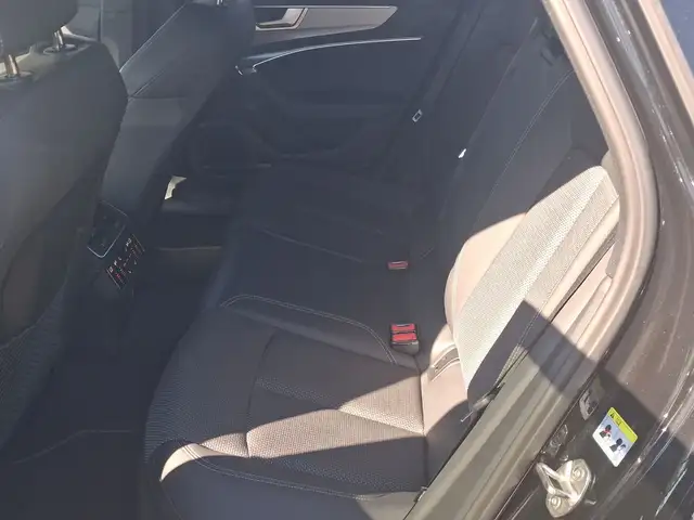 Audi A6 view 6