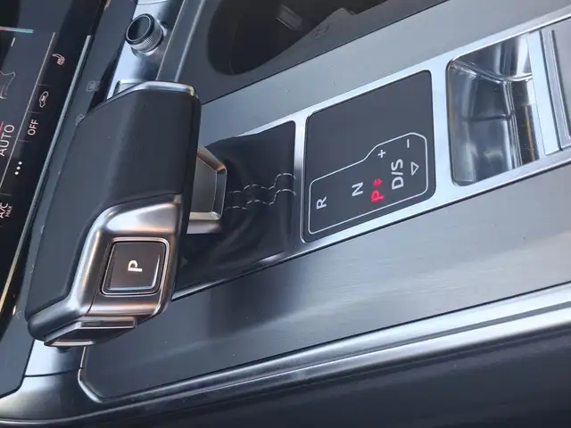 Audi A6 view 11