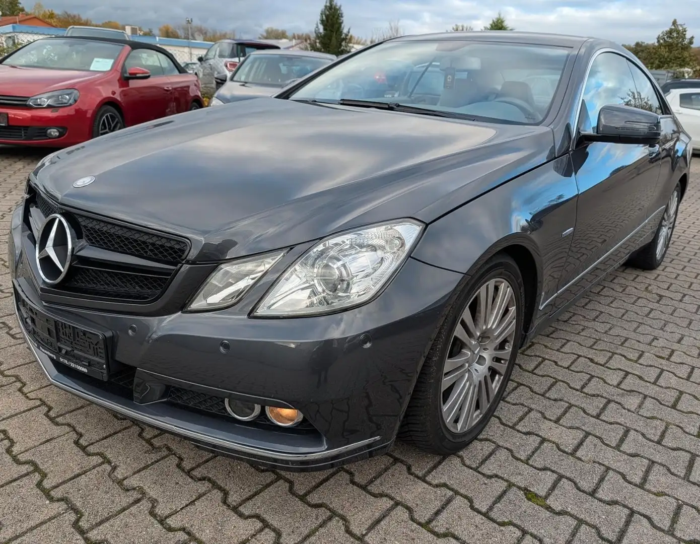 Mercedes-Benz E 200 CGI Coupe Grau - 2