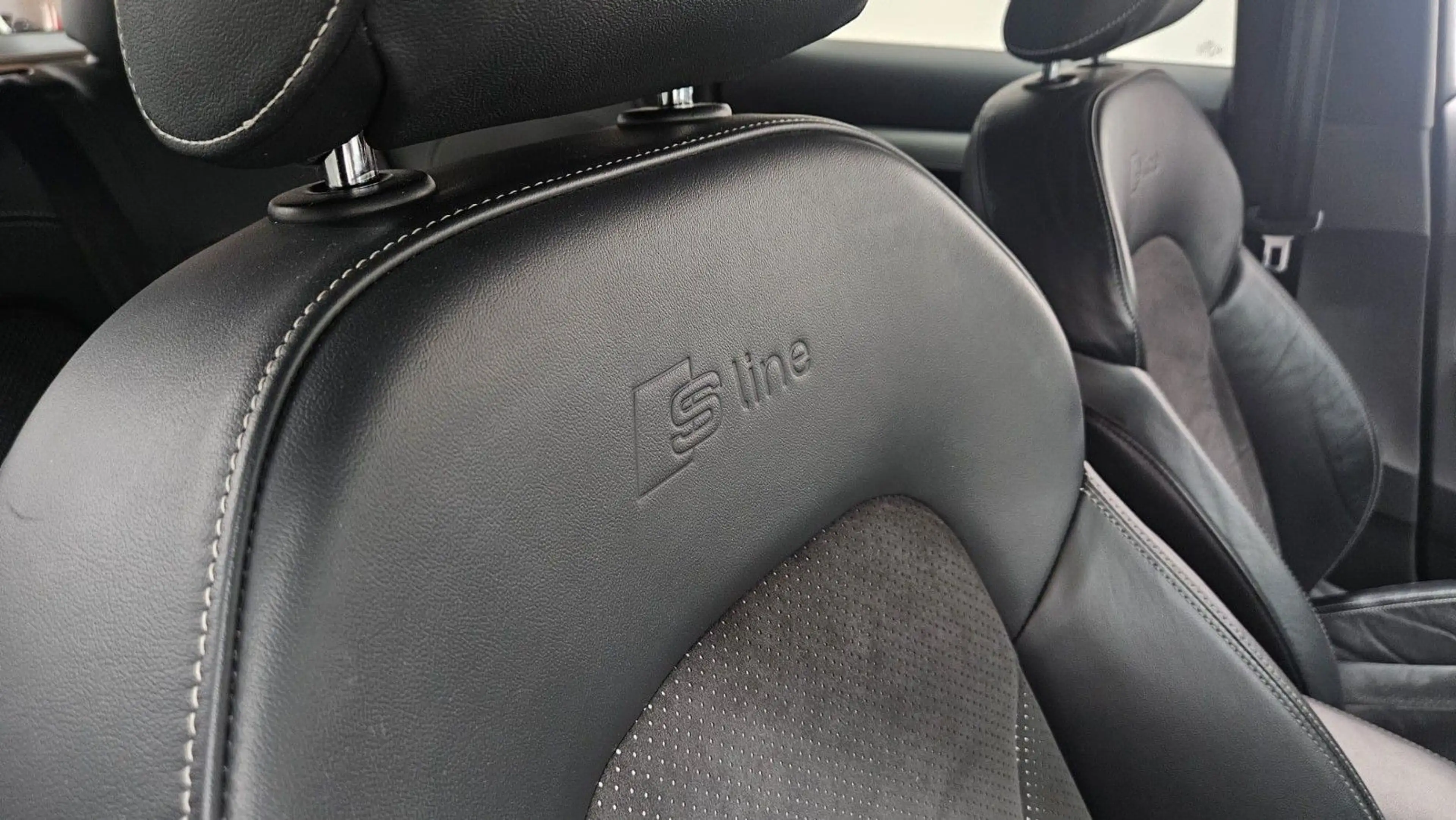 Audi Q3 1.4TSI S-Line sport Navi LED Alcantara 20Zoll — photo 14