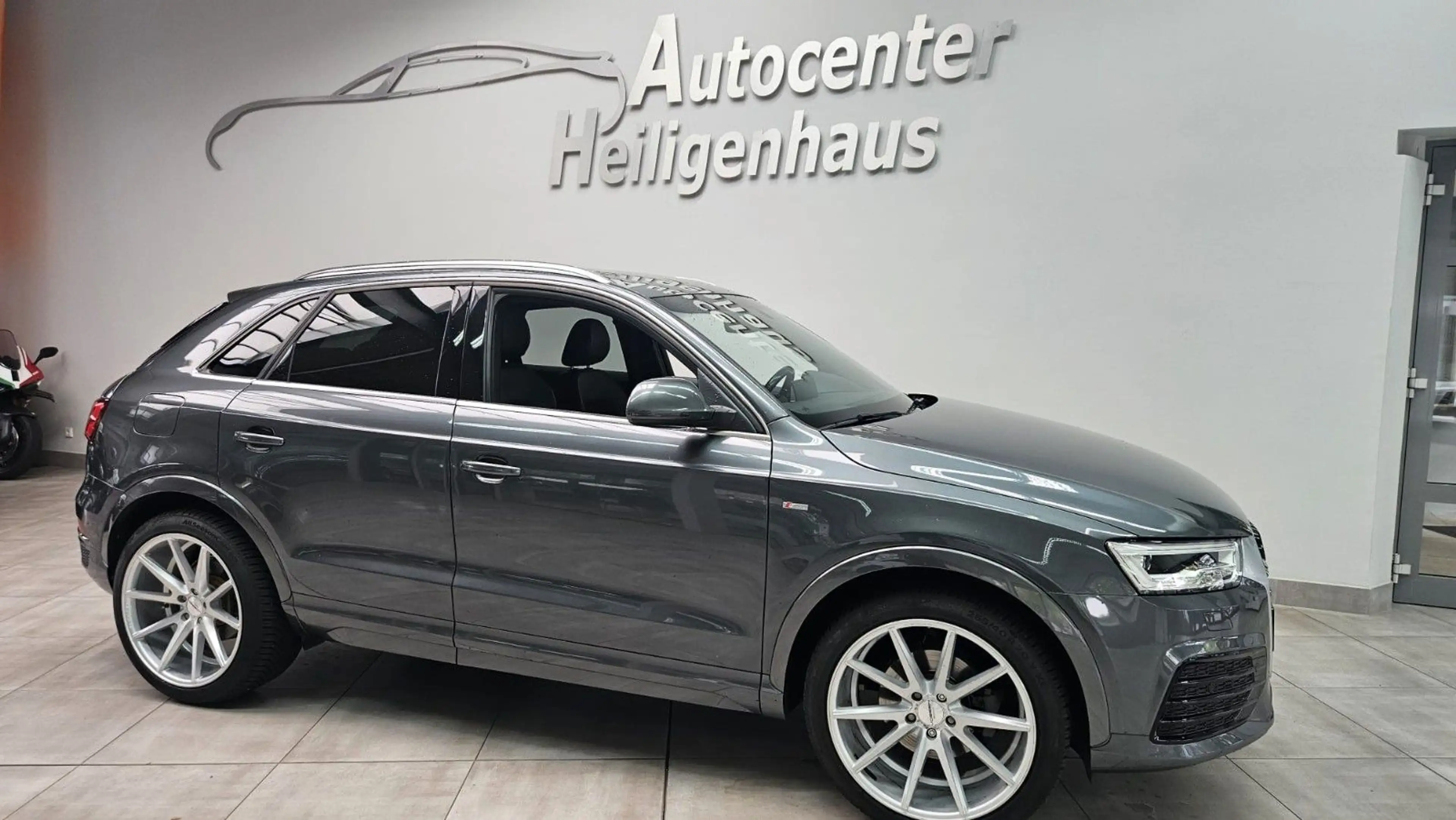 Audi Q3 1.4TSI S-Line sport Navi LED Alcantara 20Zoll — photo 2
