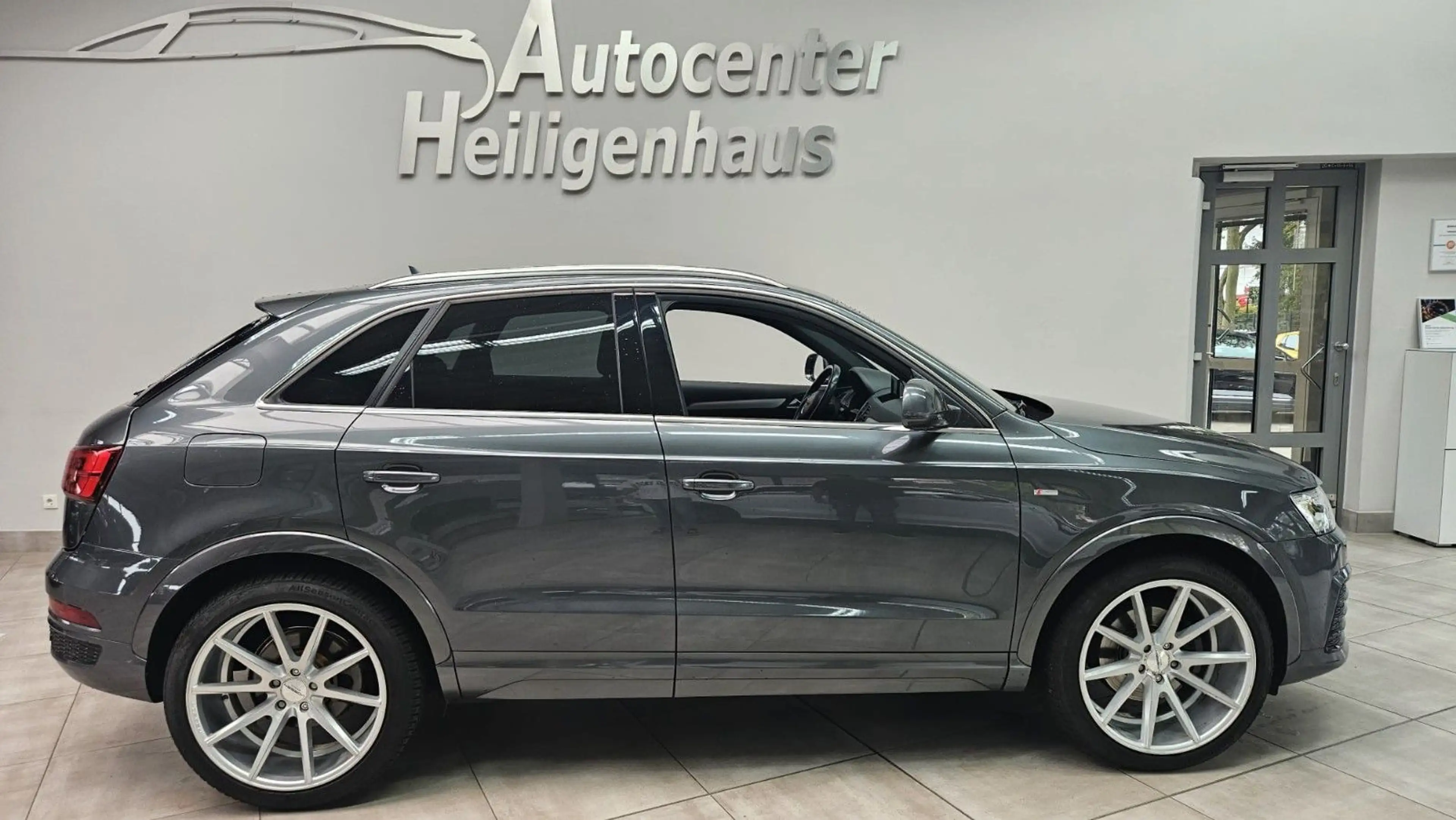 Audi Q3 1.4TSI S-Line sport Navi LED Alcantara 20Zoll — photo 3