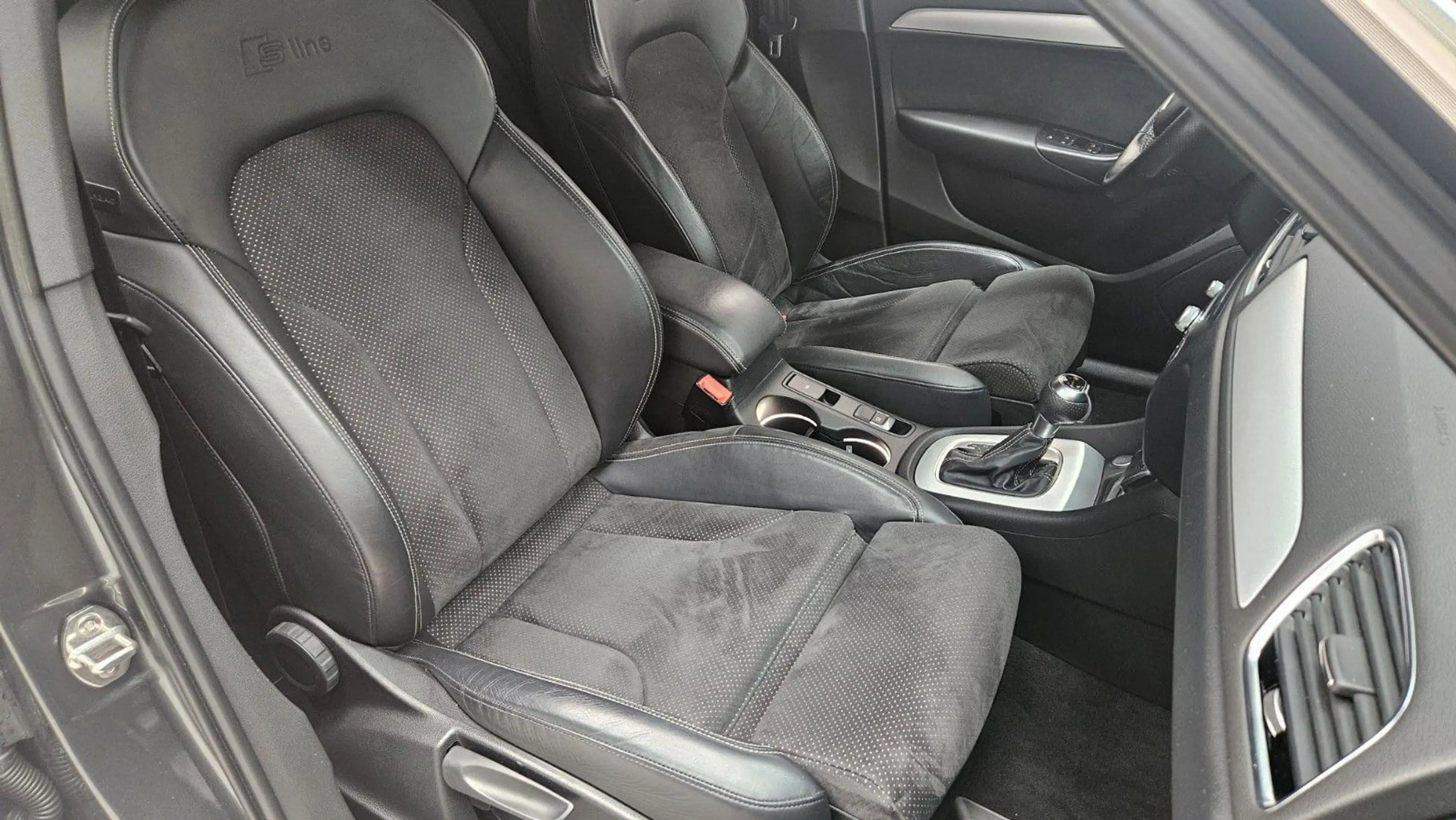 Audi Q3 1.4TSI S-Line sport Navi LED Alcantara 20Zoll — photo 13