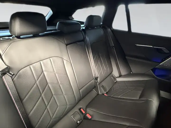 BMW 2026, foto 12