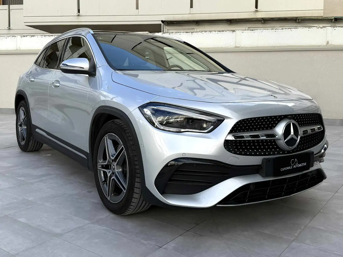 Mercedes-Benz GLA 200 GLA 200d Premium/ TETTO Grigio - 1