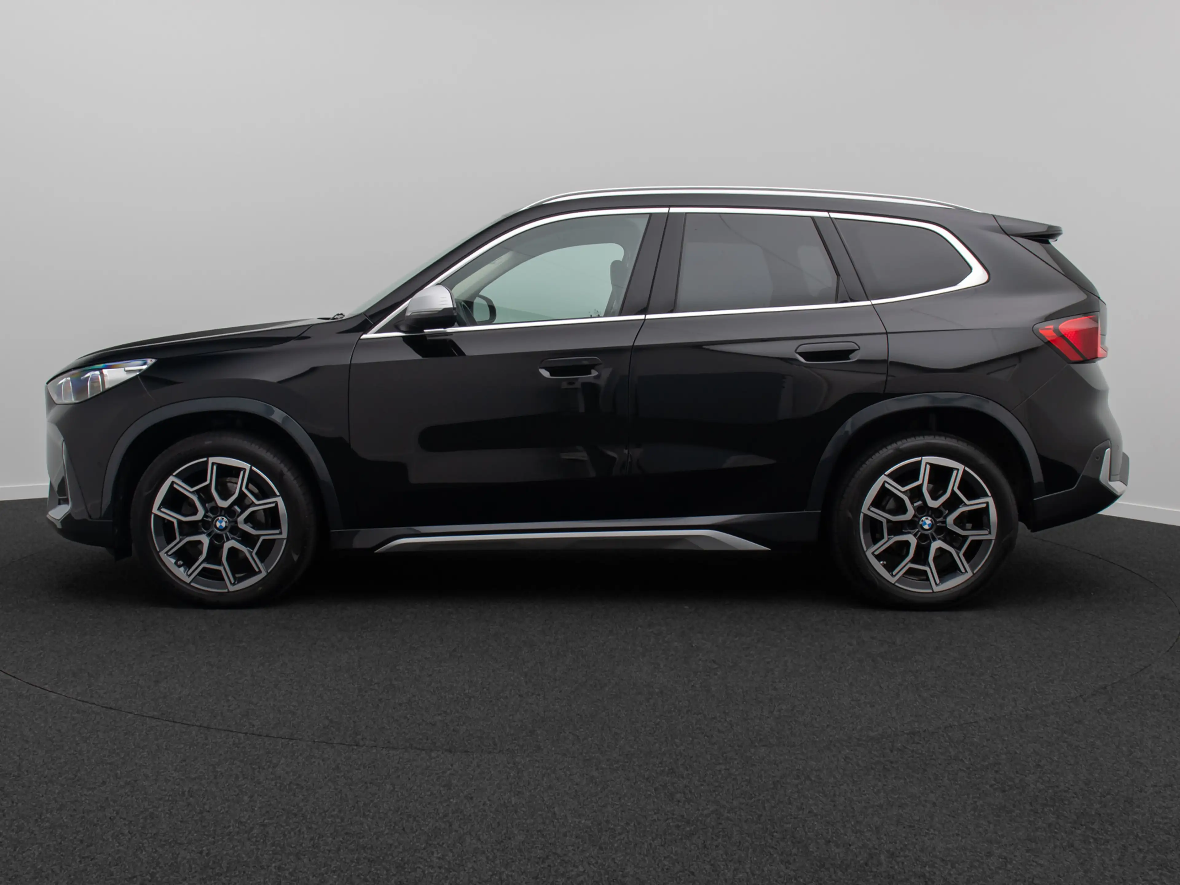 BMW X1 xLine Kamera H K AHK DAB Panorama 19 — photo 11