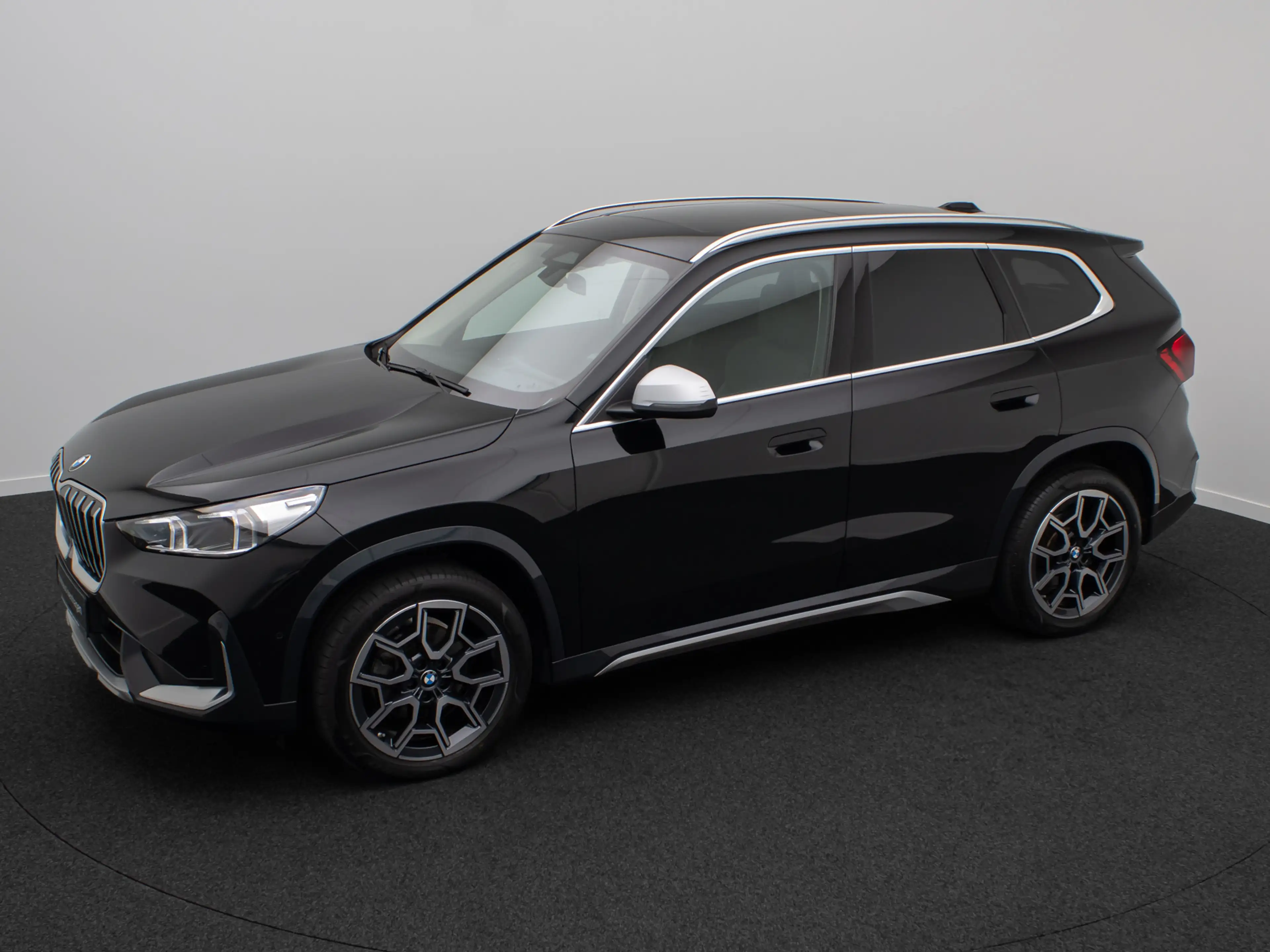 BMW X1 xLine Kamera H K AHK DAB Panorama 19 — photo 12