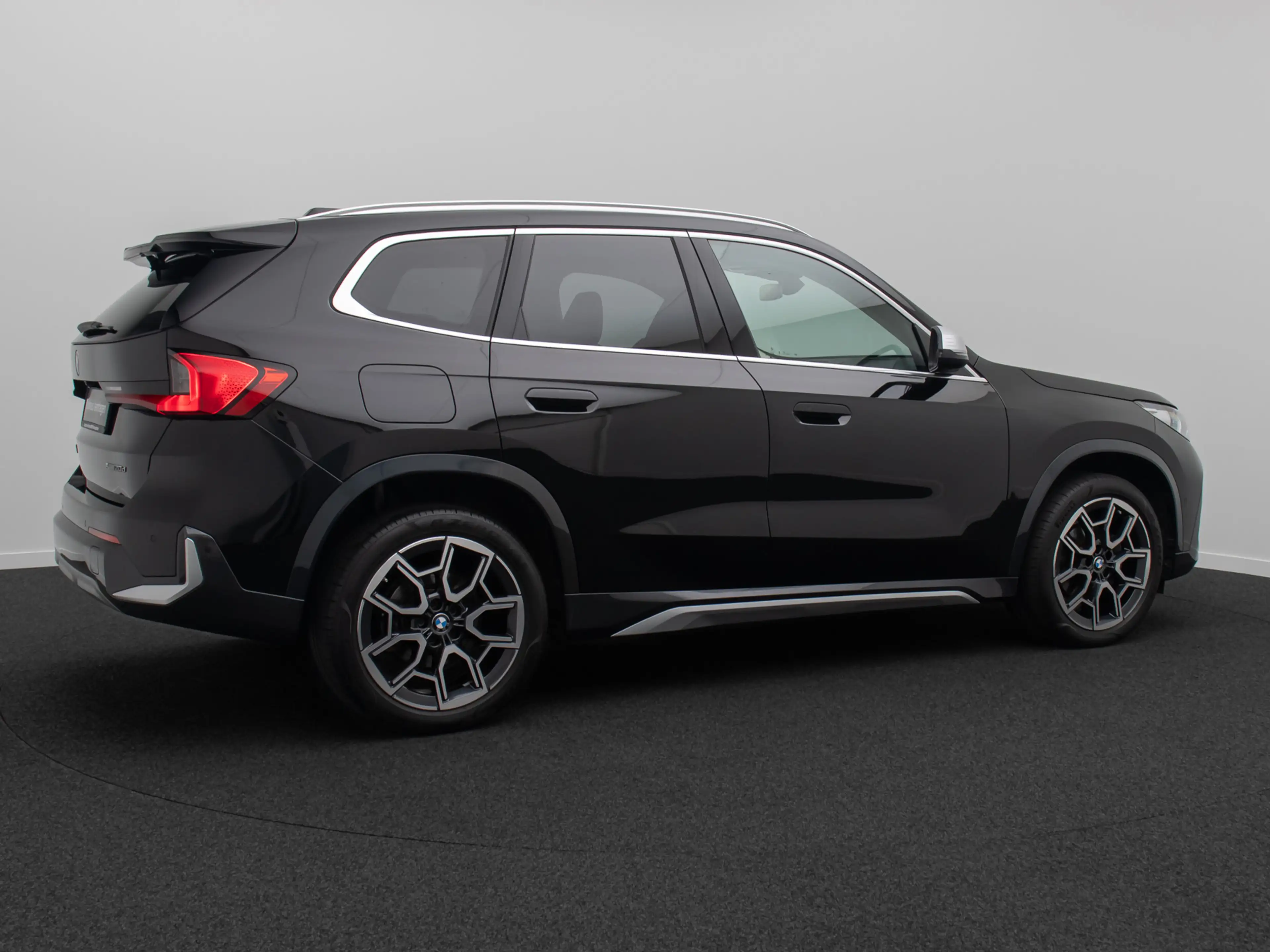 BMW X1 xLine Kamera H K AHK DAB Panorama 19 — photo 6