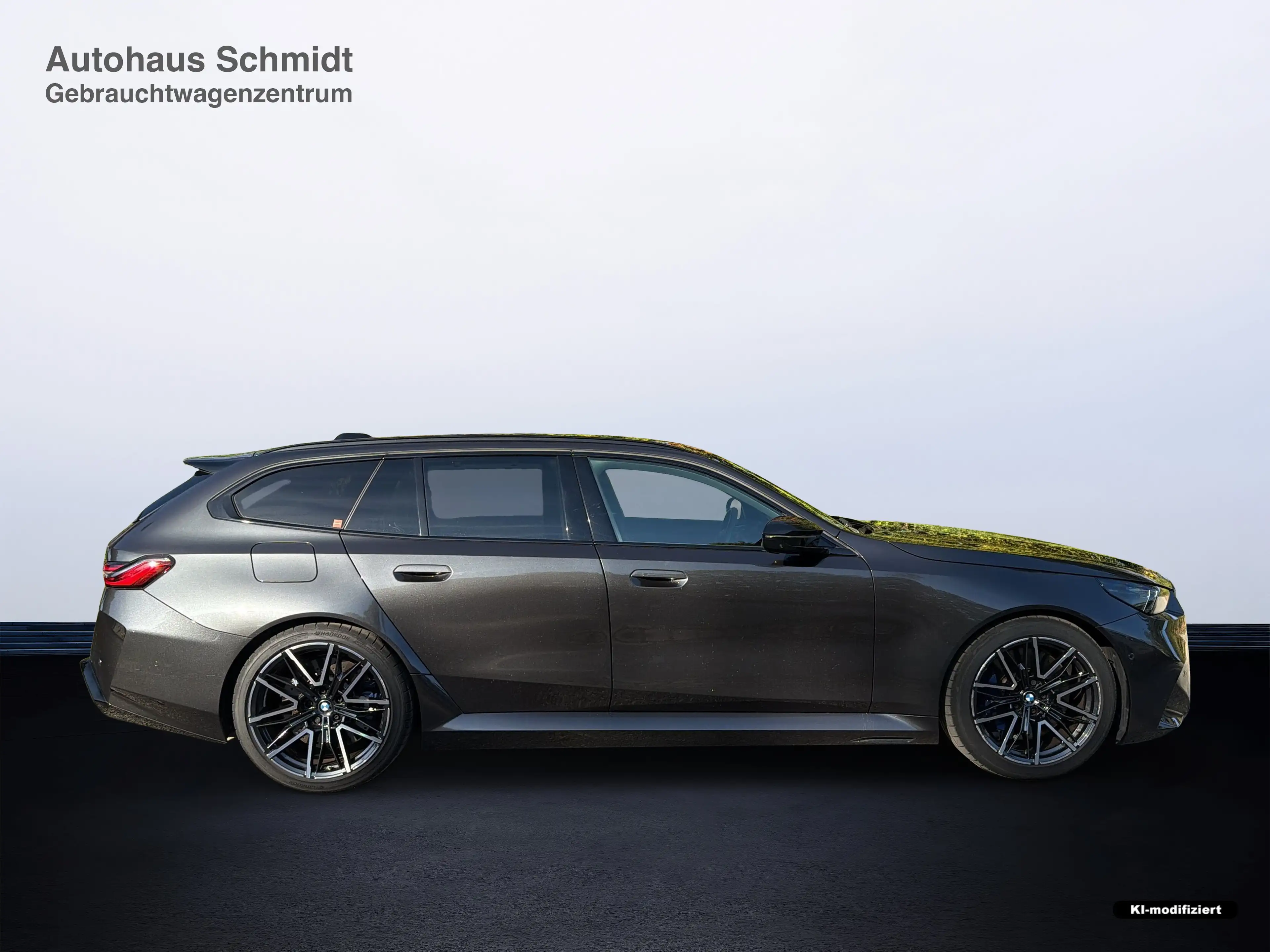 BMW M5 Touring *B&W*Iconic*AHK*Driv a Prof*Park+*M Drive* — photo 2
