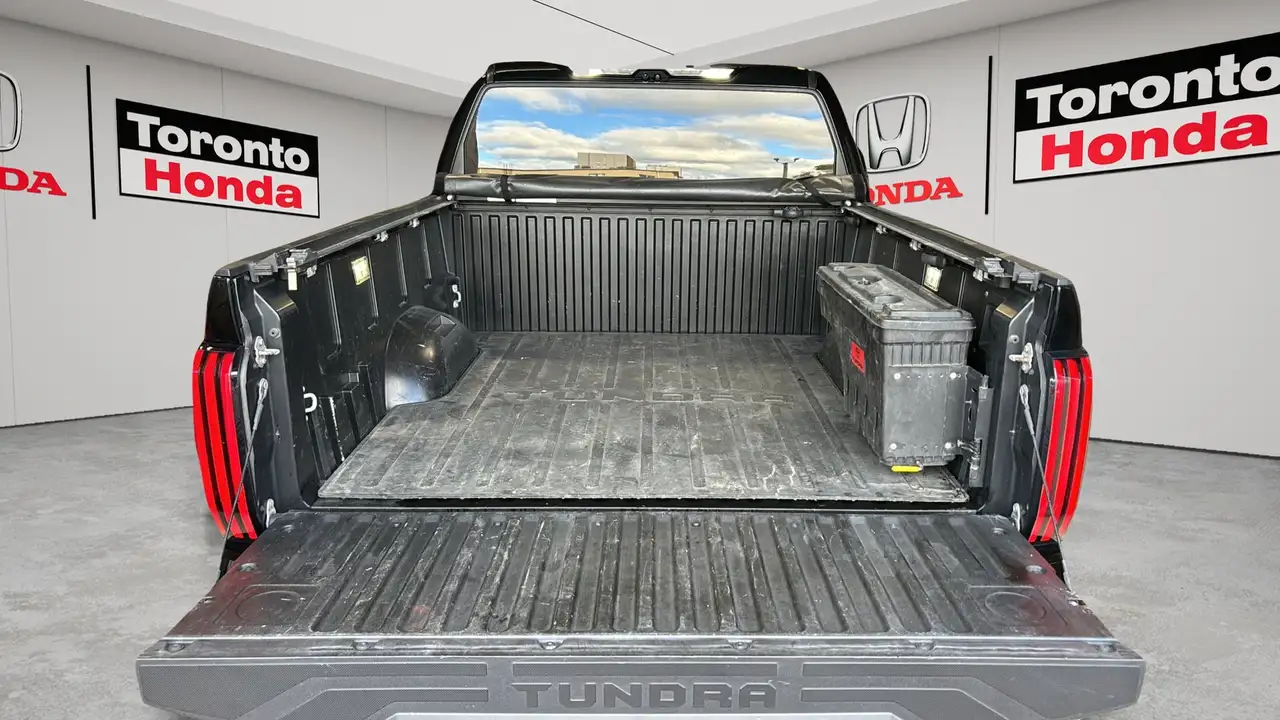 Toyota Tundra снимка Toyota Tundra
