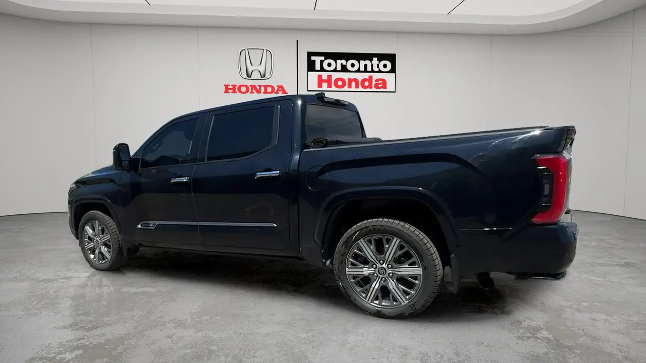 Toyota Tundra снимка Toyota Tundra
