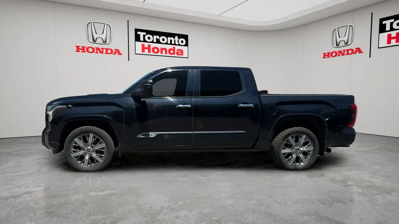 Toyota Tundra снимка Toyota Tundra