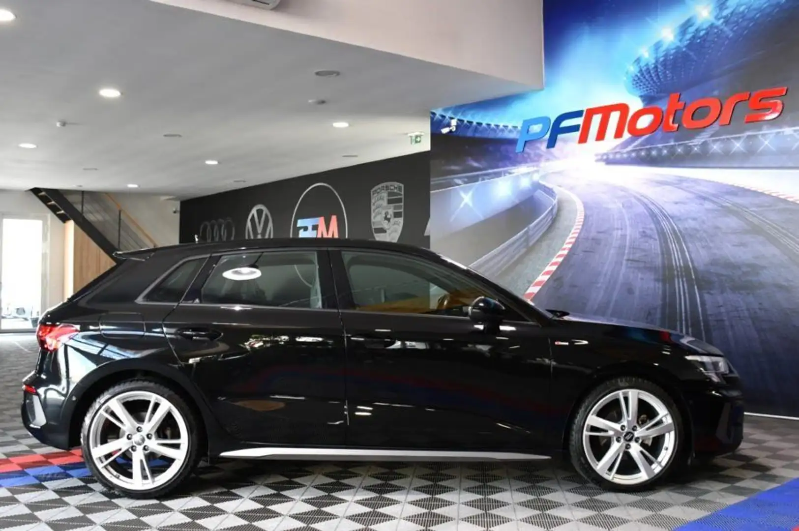 Audi A3 S-Line 35 TDI 150 S-Tronic GPS Virtual Caméra Lane Noir - 2