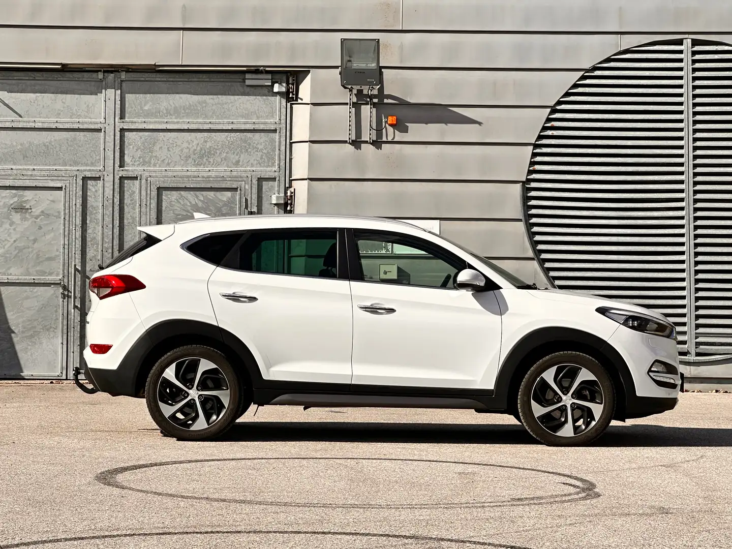 Hyundai TUCSON blue Classic 2WD / Klima / Lenkradheizung / AHK Weiß - 1