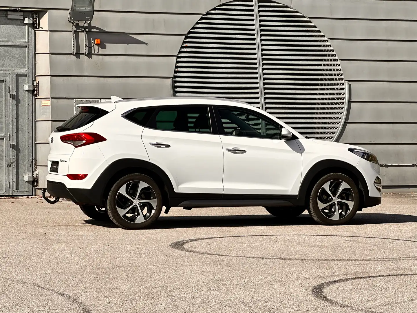 Hyundai TUCSON blue Classic 2WD / Klima / Lenkradheizung / AHK Weiß - 2