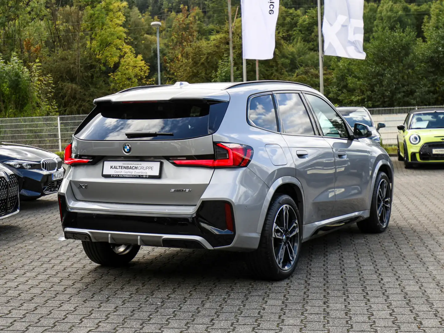 BMW X1 sDrive 18i M-Sport PANO AHK LED ACC NAVI Argent - 2