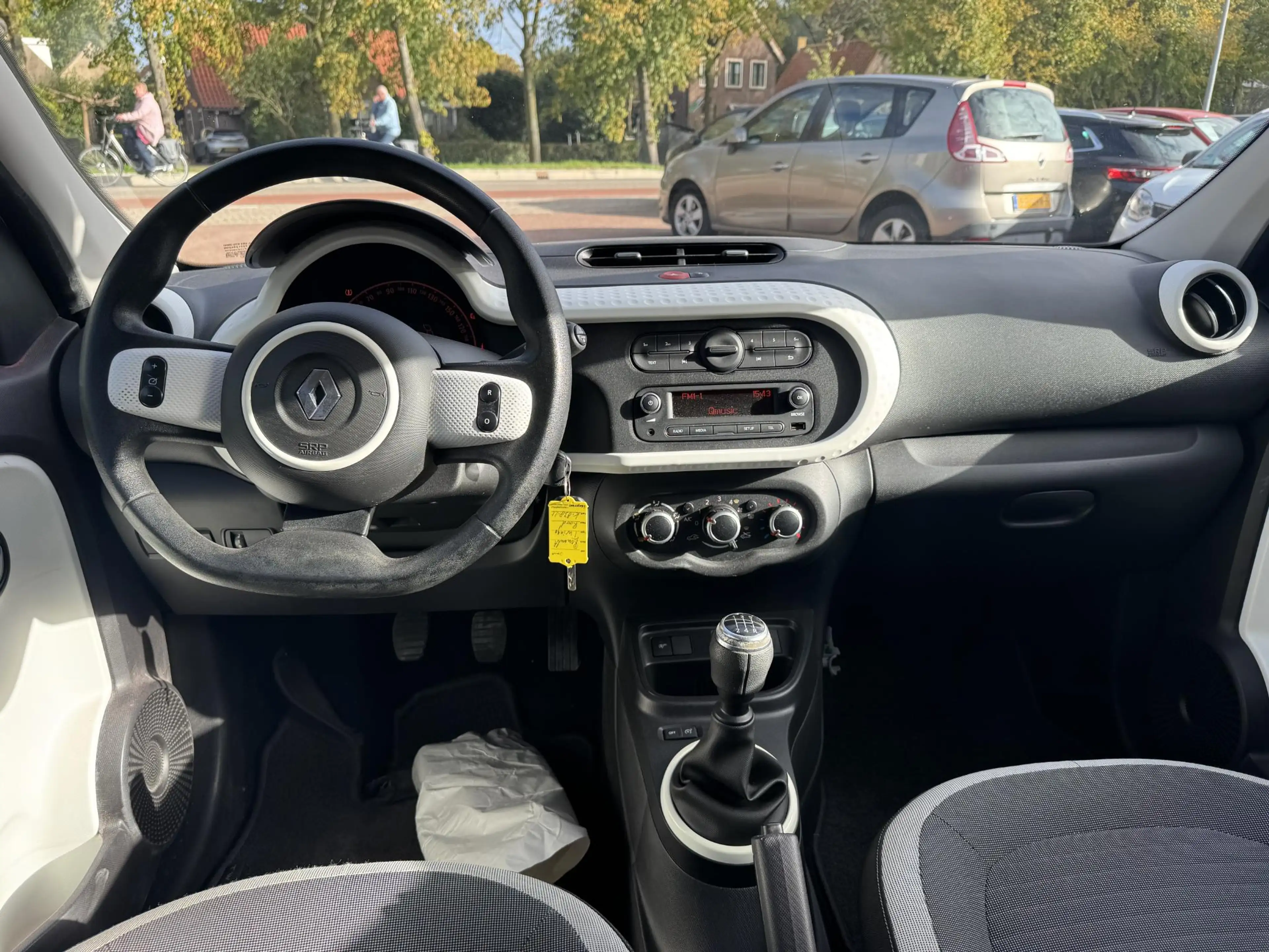 Renault Twingo 1.0 SCe Collection — photo 10