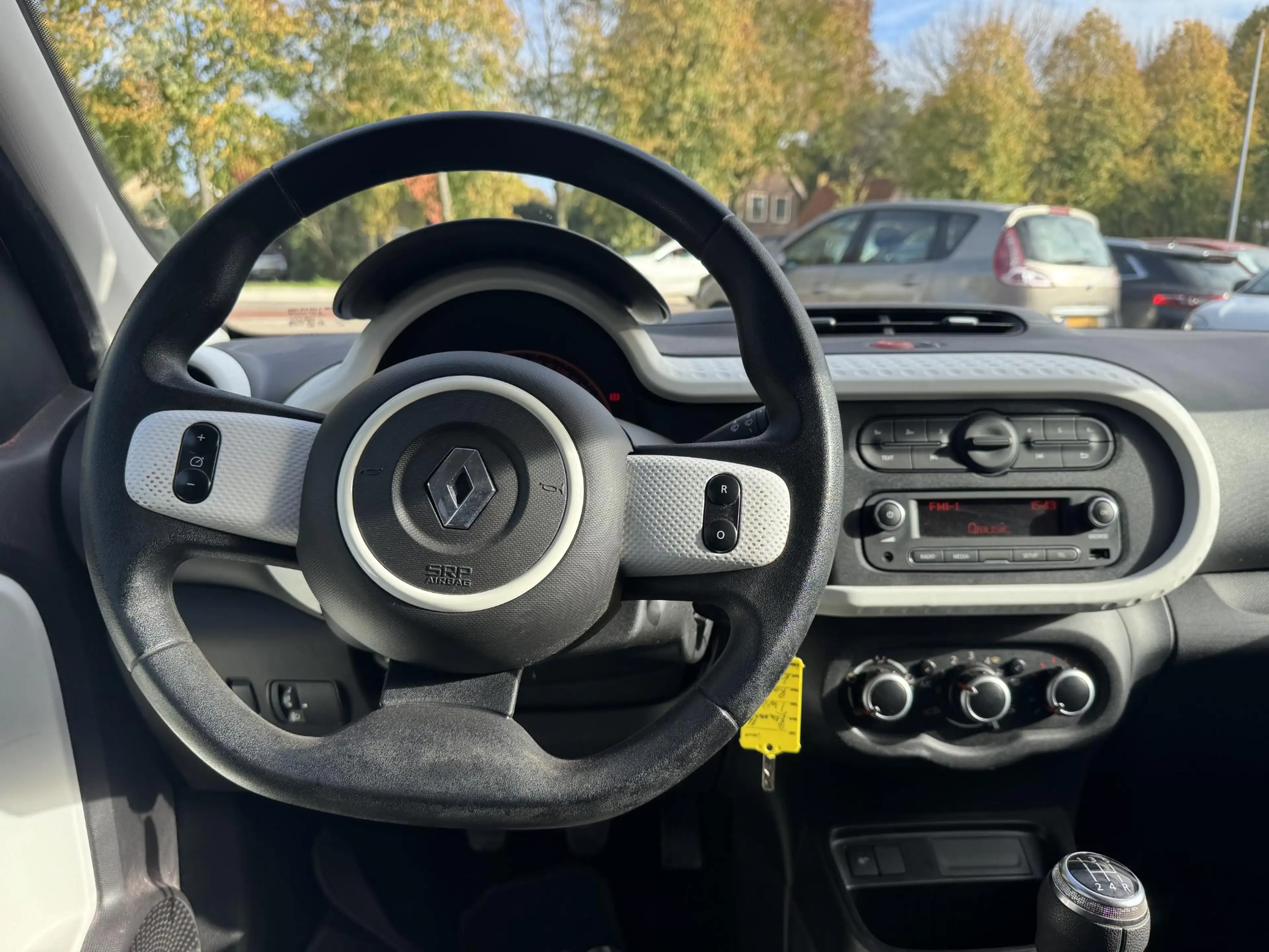 Renault Twingo 1.0 SCe Collection — photo 11