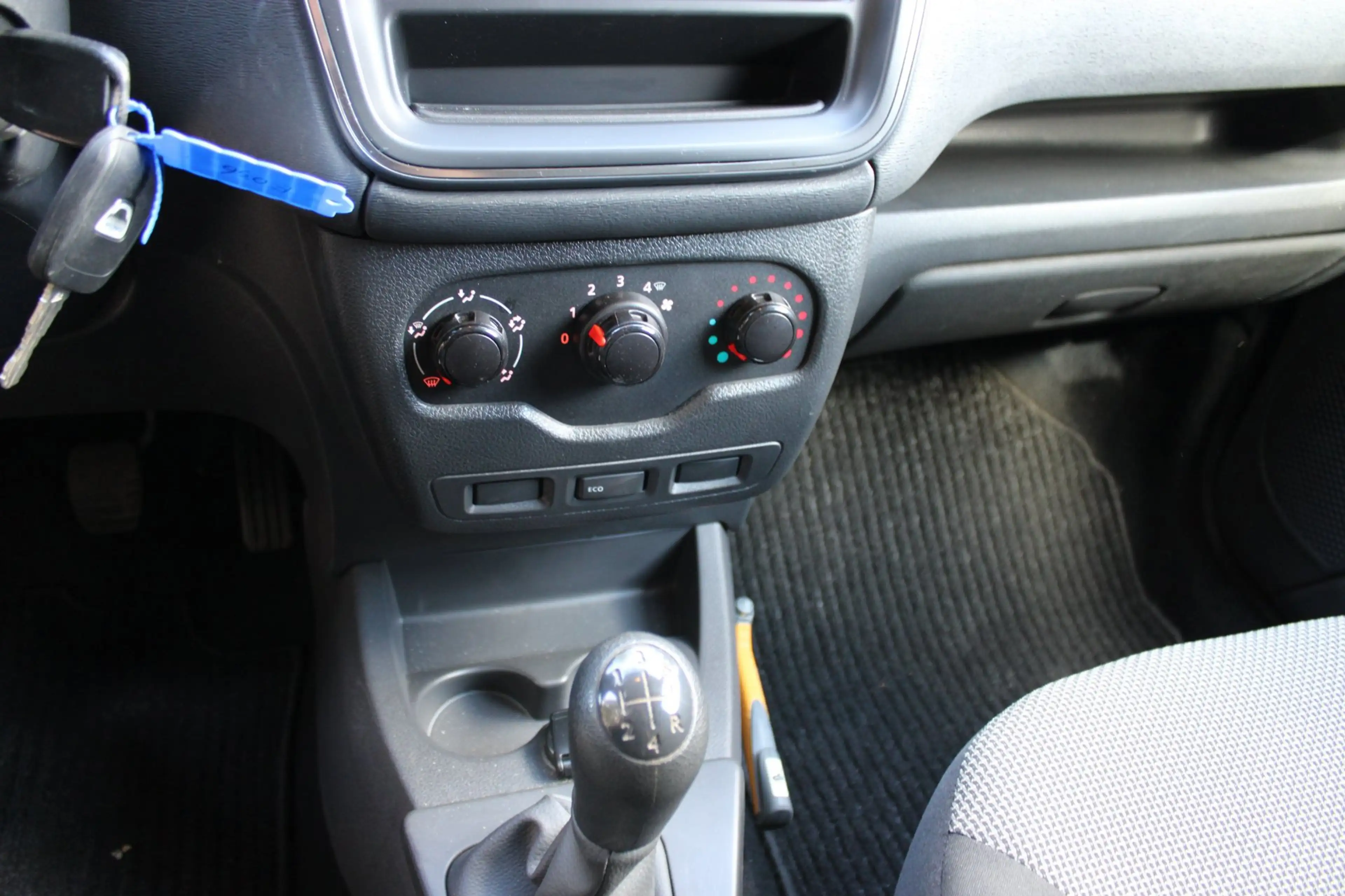 Dacia Dokker 1.6 MPI 100 Access — photo 15