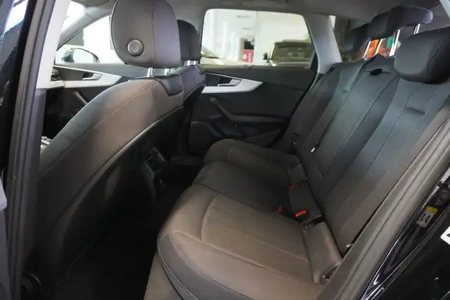 Audi A4 view 9