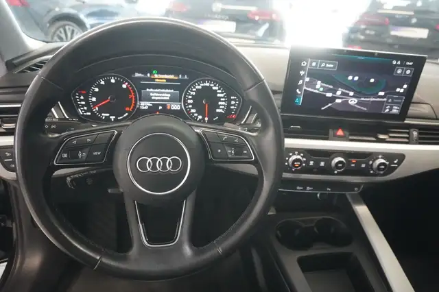 Audi A4 view 11