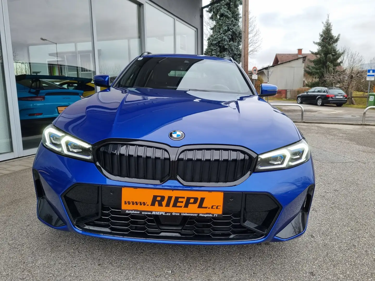 BMW 330 330 d xDrive Facelift M Sportpaket 20" Alu Leder Blau - 2