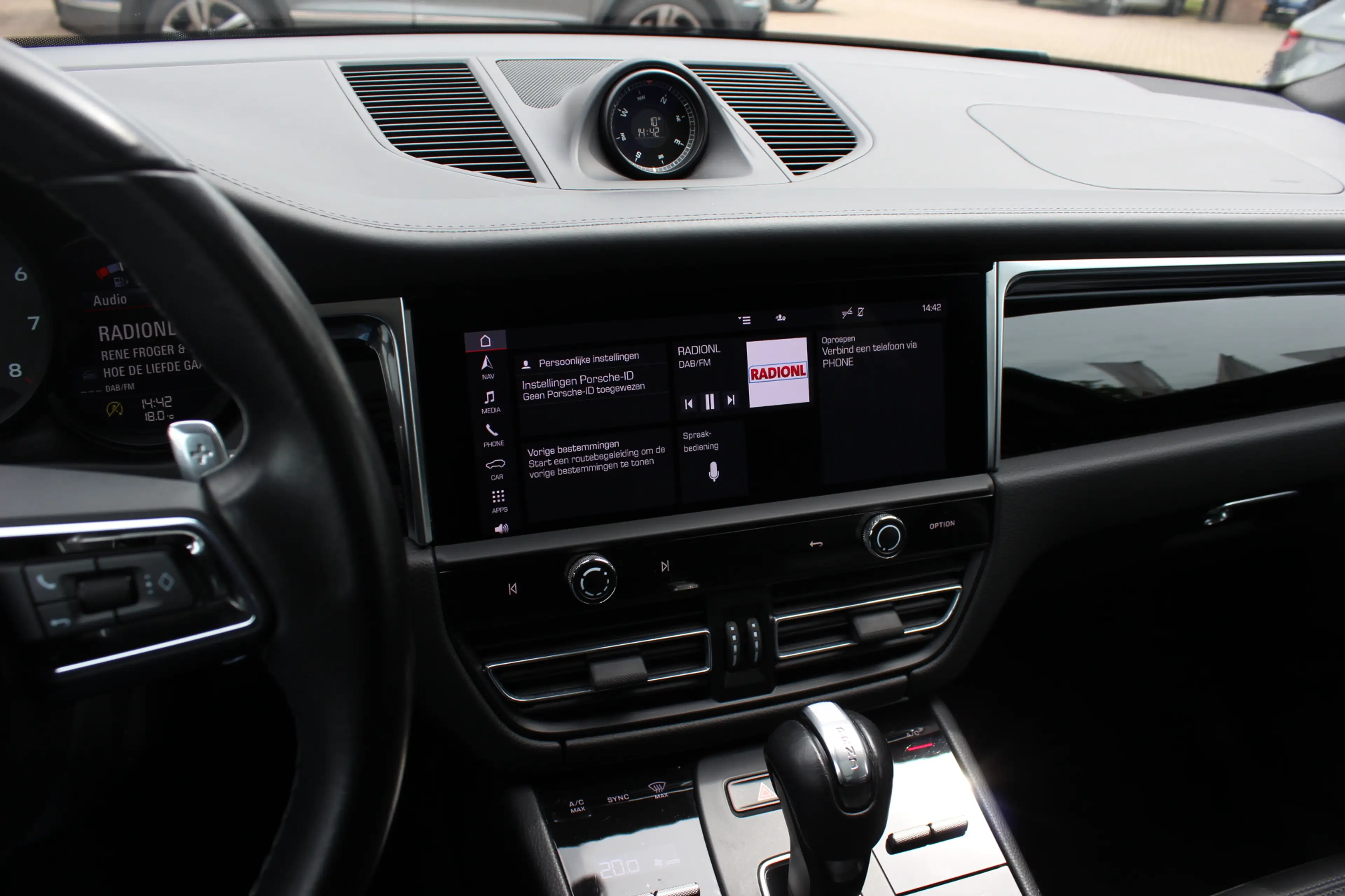 Porsche Macan 2.0 T / Trekhaak / Panoramadak / Camera / Luchtver — photo 20