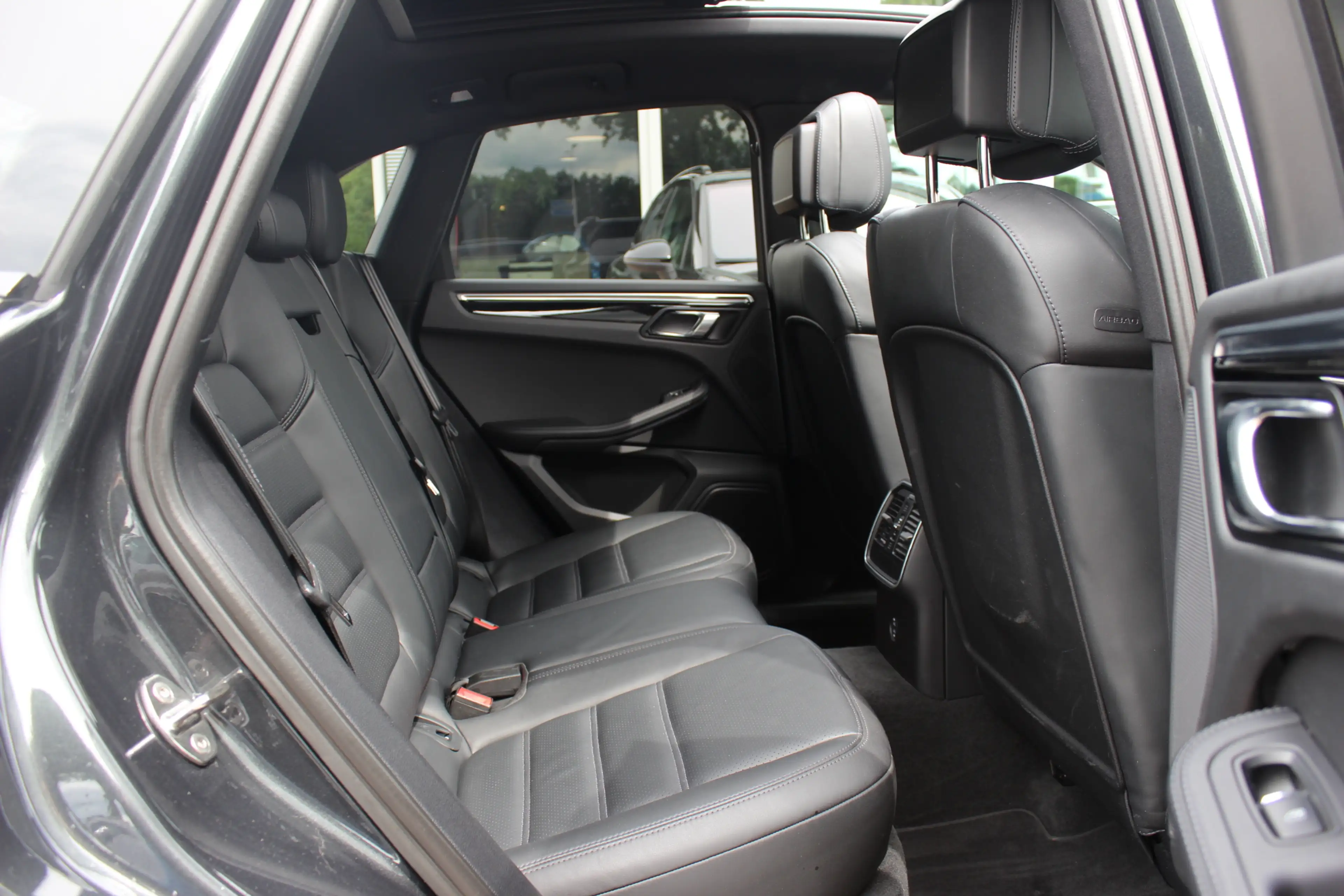 Porsche Macan 2.0 T / Trekhaak / Panoramadak / Camera / Luchtver — photo 12