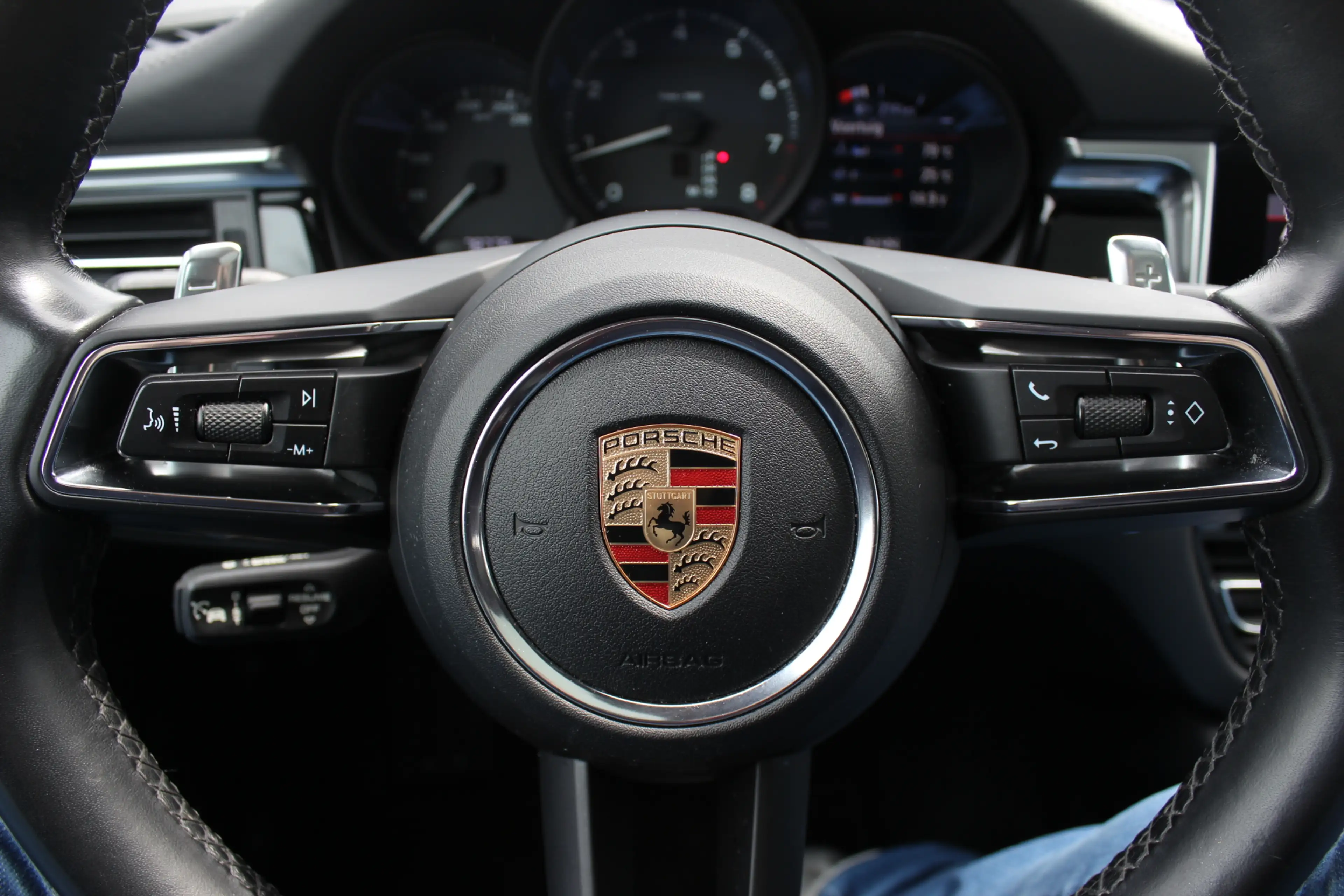 Porsche Macan 2.0 T / Trekhaak / Panoramadak / Camera / Luchtver — photo 32