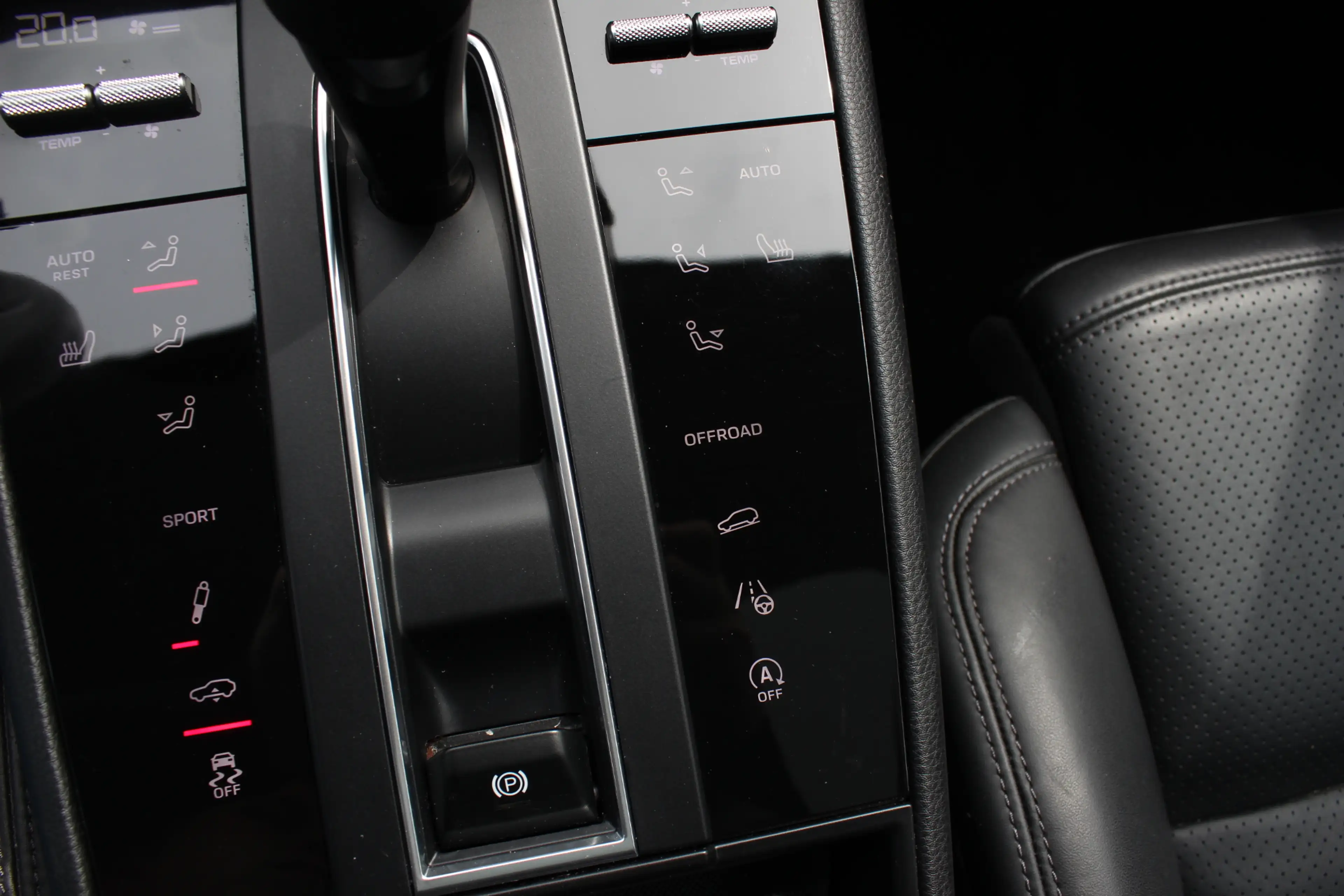 Porsche Macan 2.0 T / Trekhaak / Panoramadak / Camera / Luchtver — photo 29
