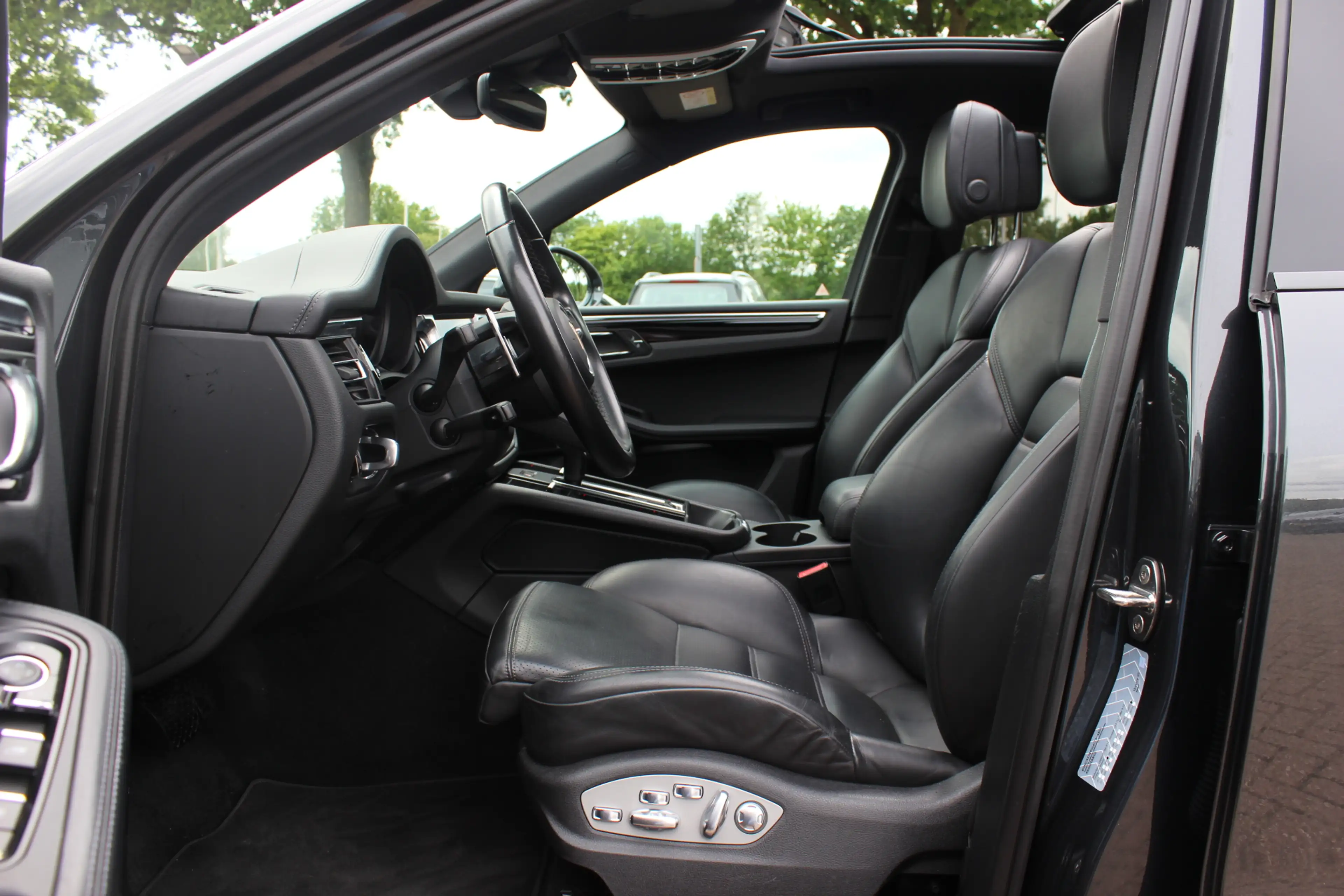 Porsche Macan 2.0 T / Trekhaak / Panoramadak / Camera / Luchtver — photo 10