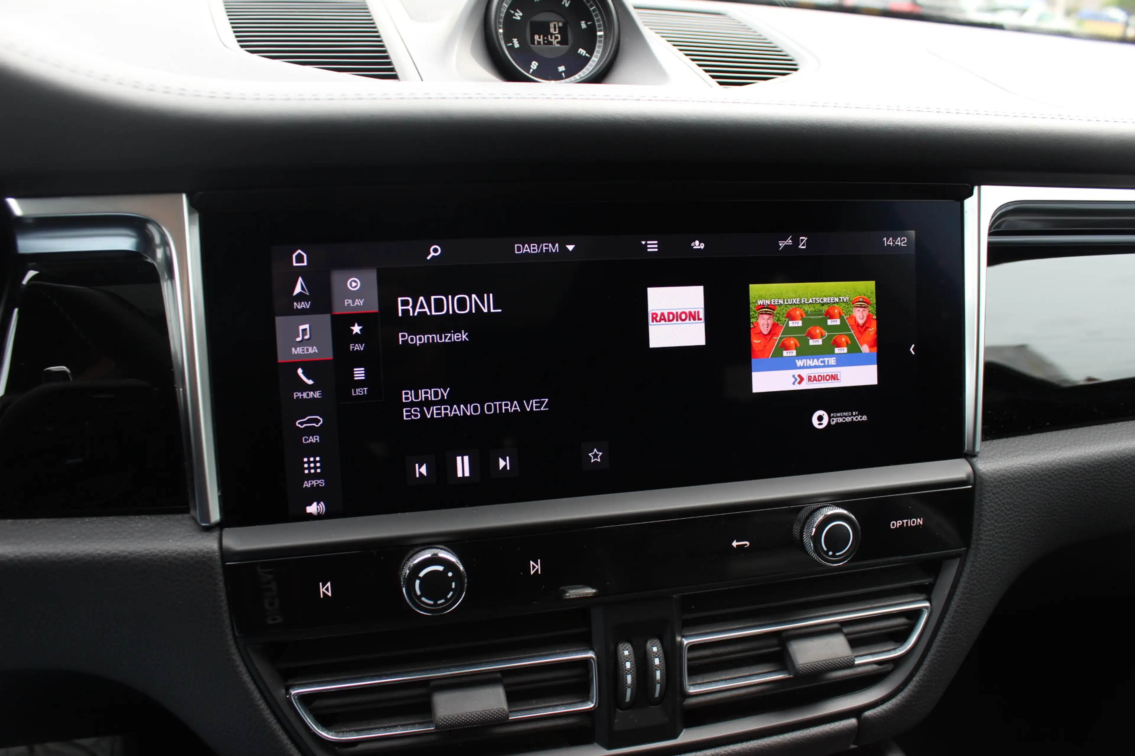 Porsche Macan 2.0 T / Trekhaak / Panoramadak / Camera / Luchtver — photo 24