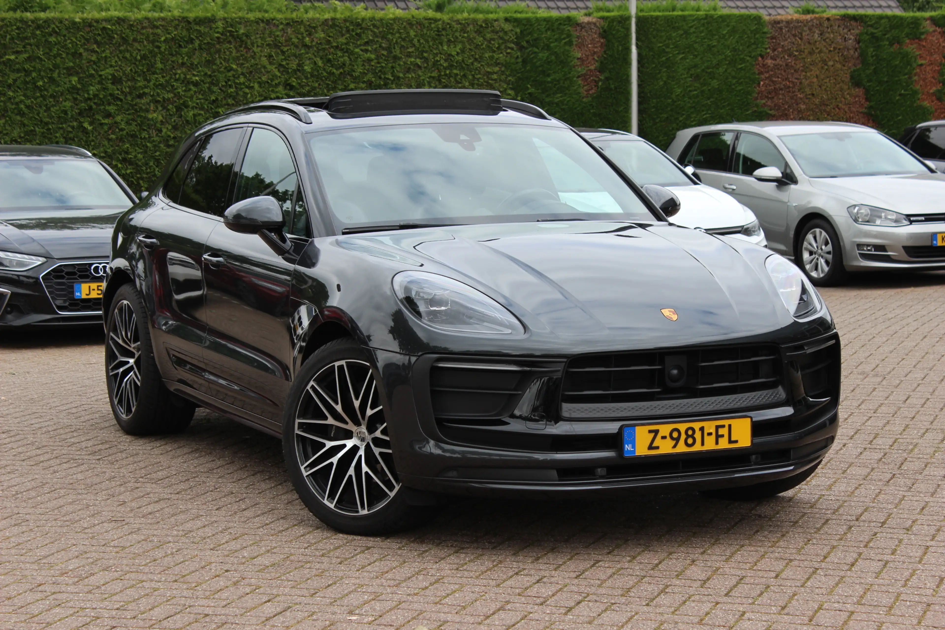 Porsche Macan 2.0 T / Trekhaak / Panoramadak / Camera / Luchtver