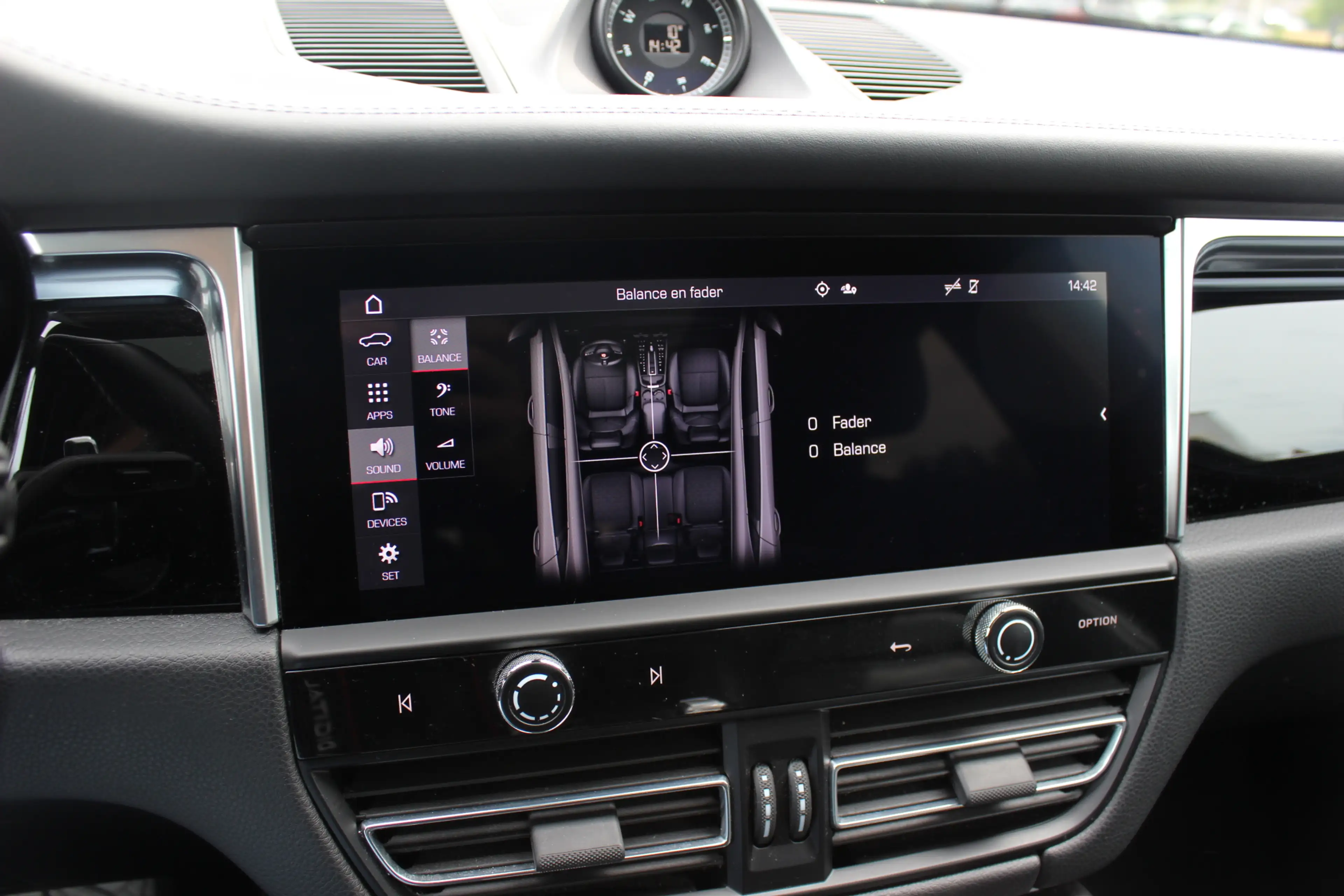 Porsche Macan 2.0 T / Trekhaak / Panoramadak / Camera / Luchtver — photo 26