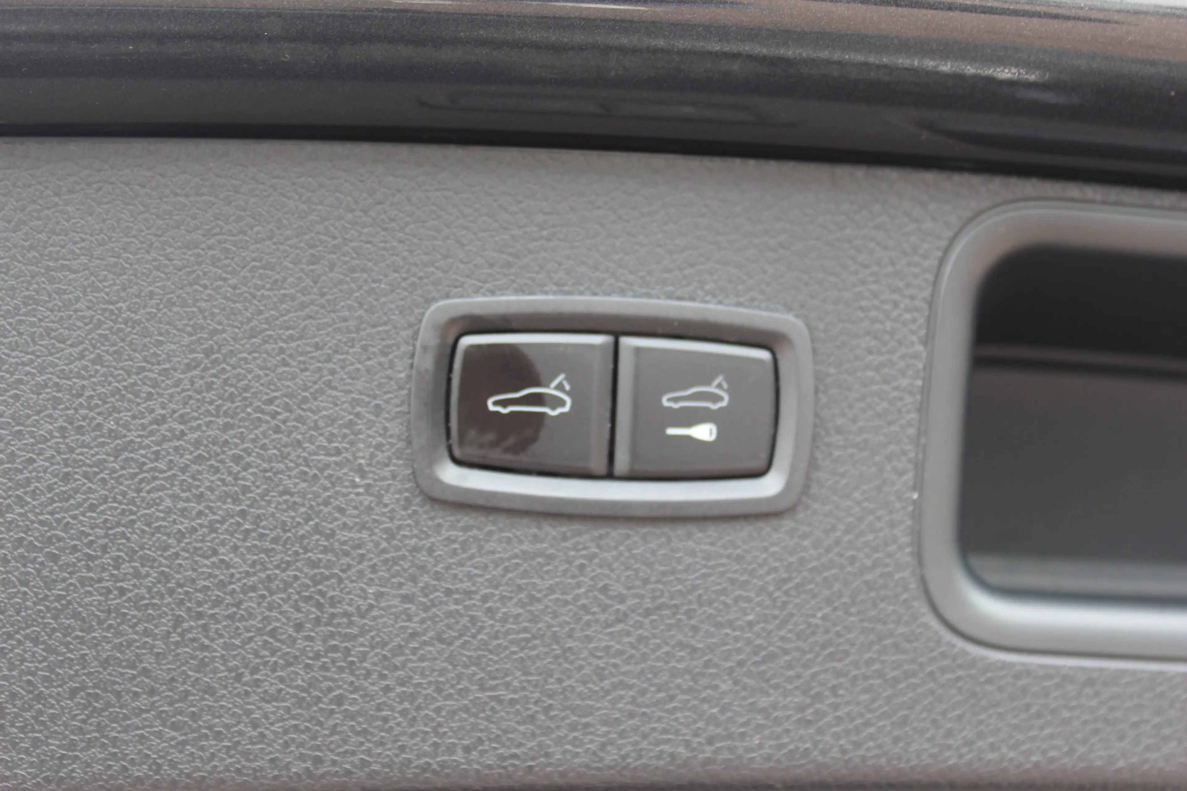 Porsche Macan 2.0 T / Trekhaak / Panoramadak / Camera / Luchtver — photo 35